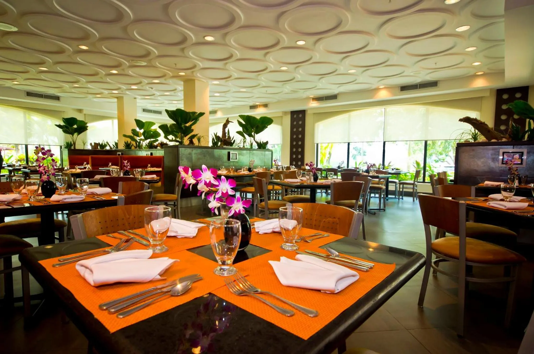Restaurant/places to eat in Holiday Inn Panama Canal by IHG