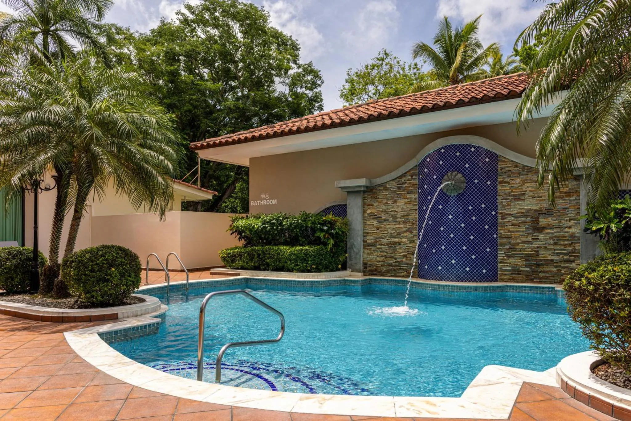 Swimming pool in Holiday Inn Panama Canal by IHG