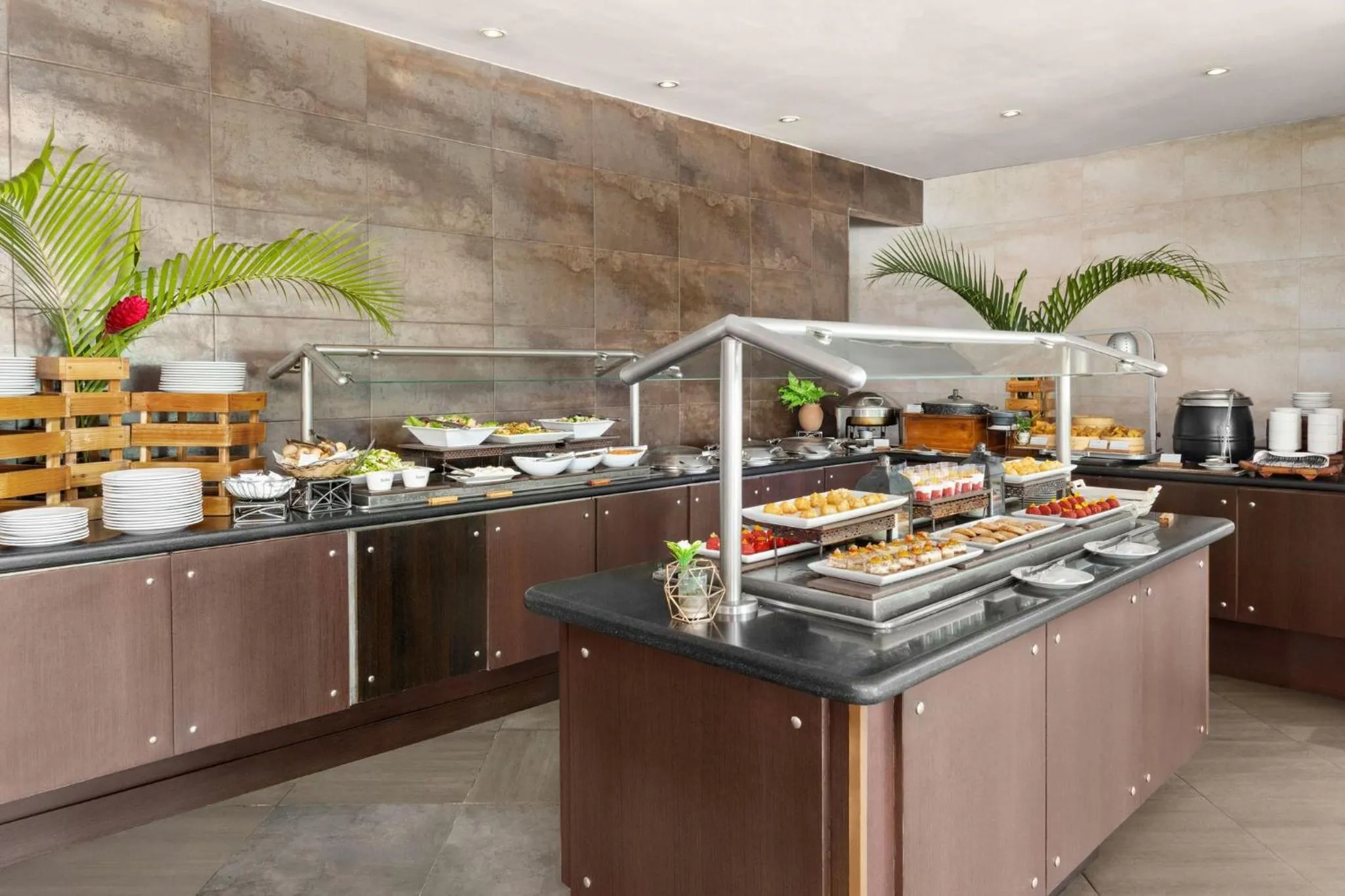 Restaurant/places to eat in Holiday Inn Panama Canal by IHG
