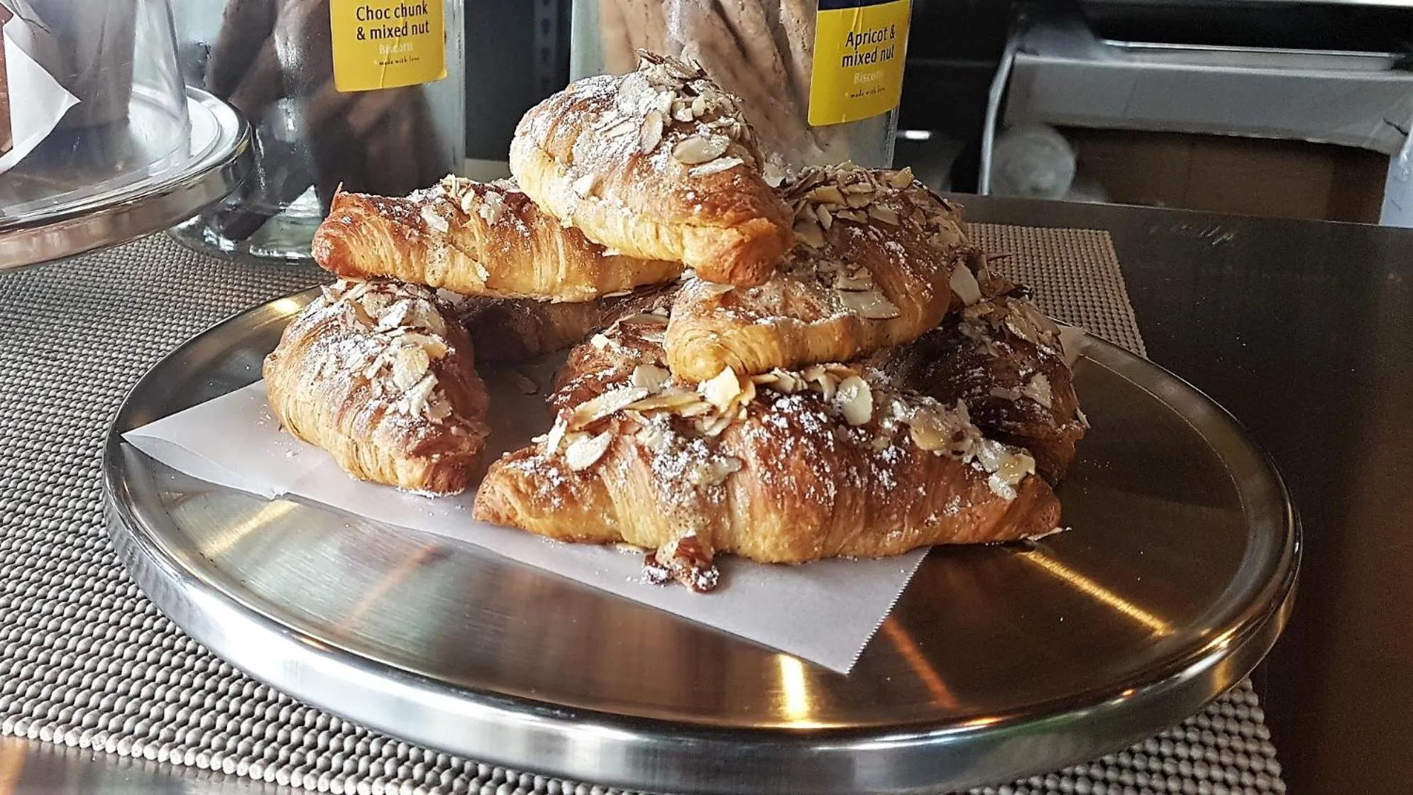 Restaurant/places to eat in BeachBox Boutique Accommodation