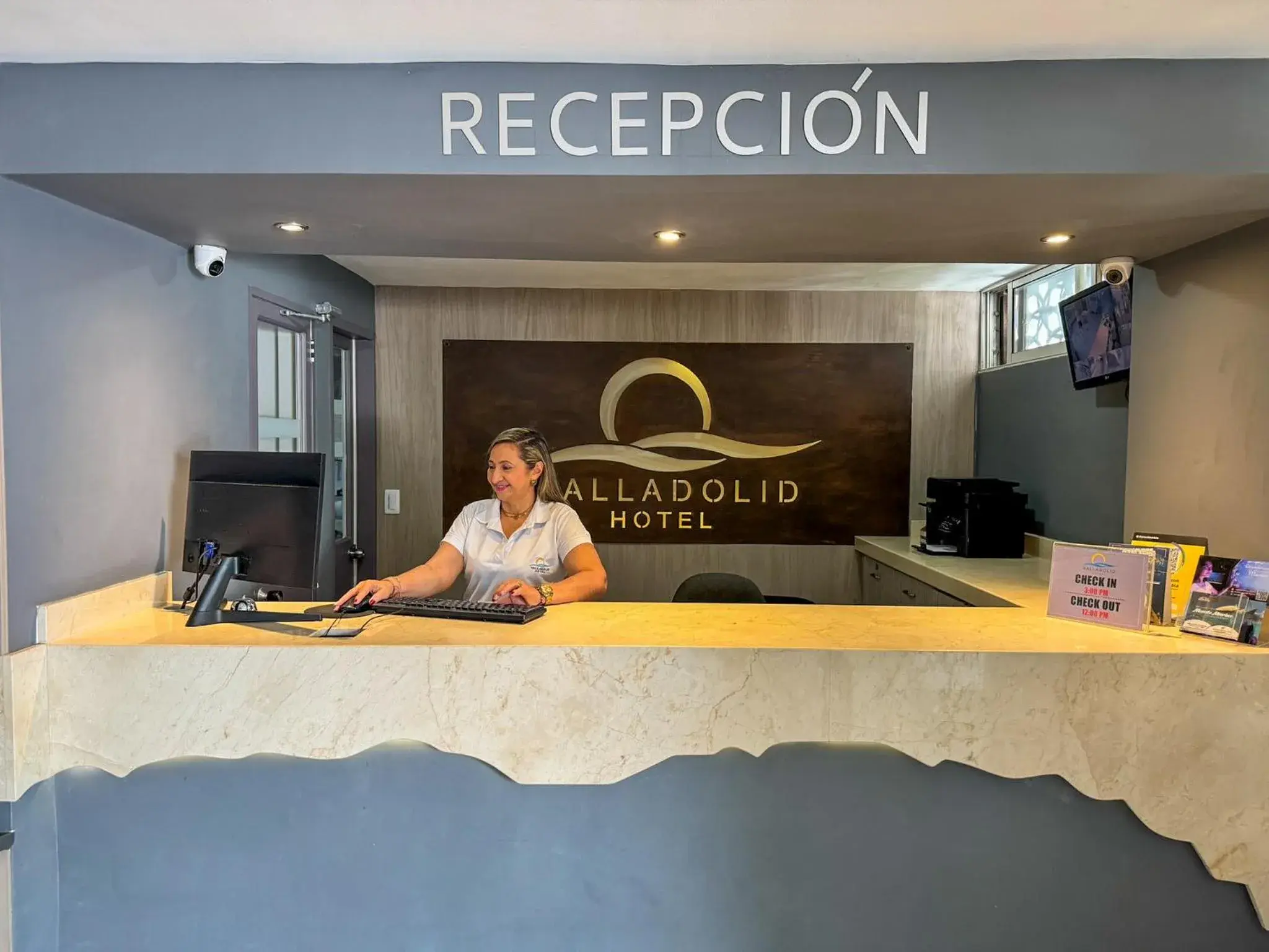 Lobby or reception in Hotel Valladolid Lobby or reception in Hotel Valladolid