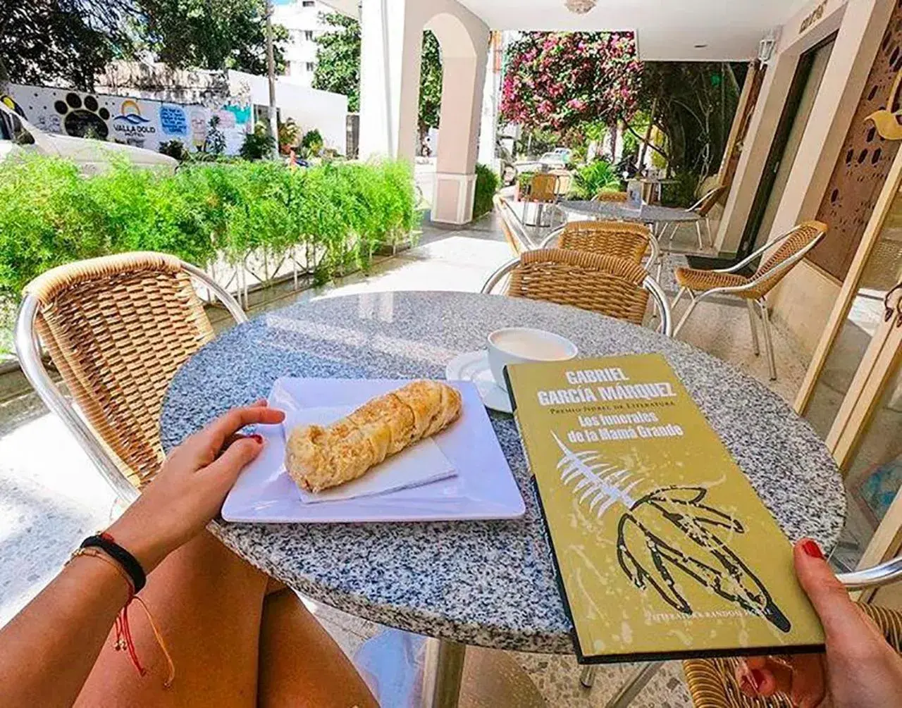 Facade/entrance in Hotel Valladolid Facade/entrance in Hotel Valladolid