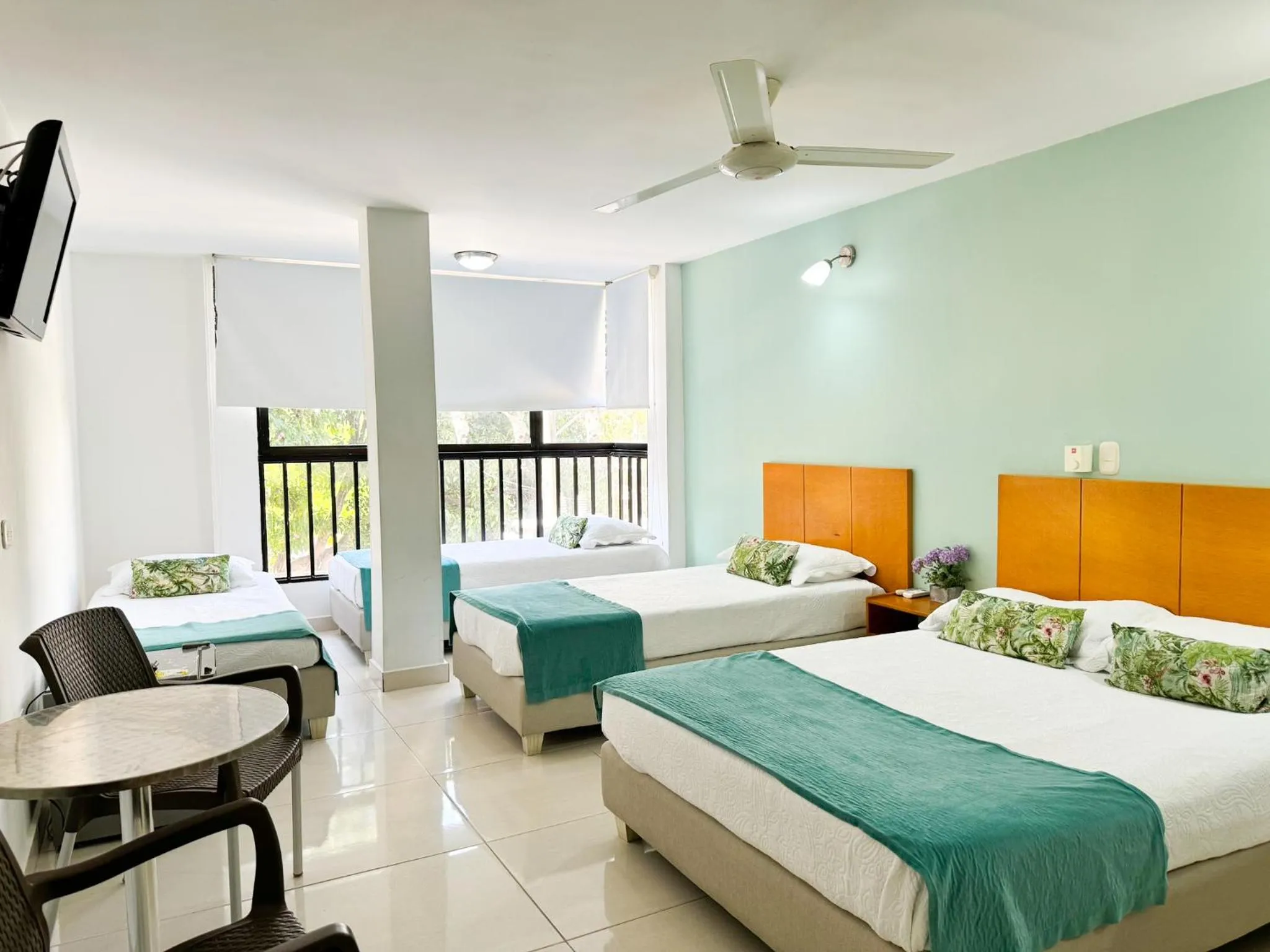 Photo of the whole room, Bed in Hotel Valladolid