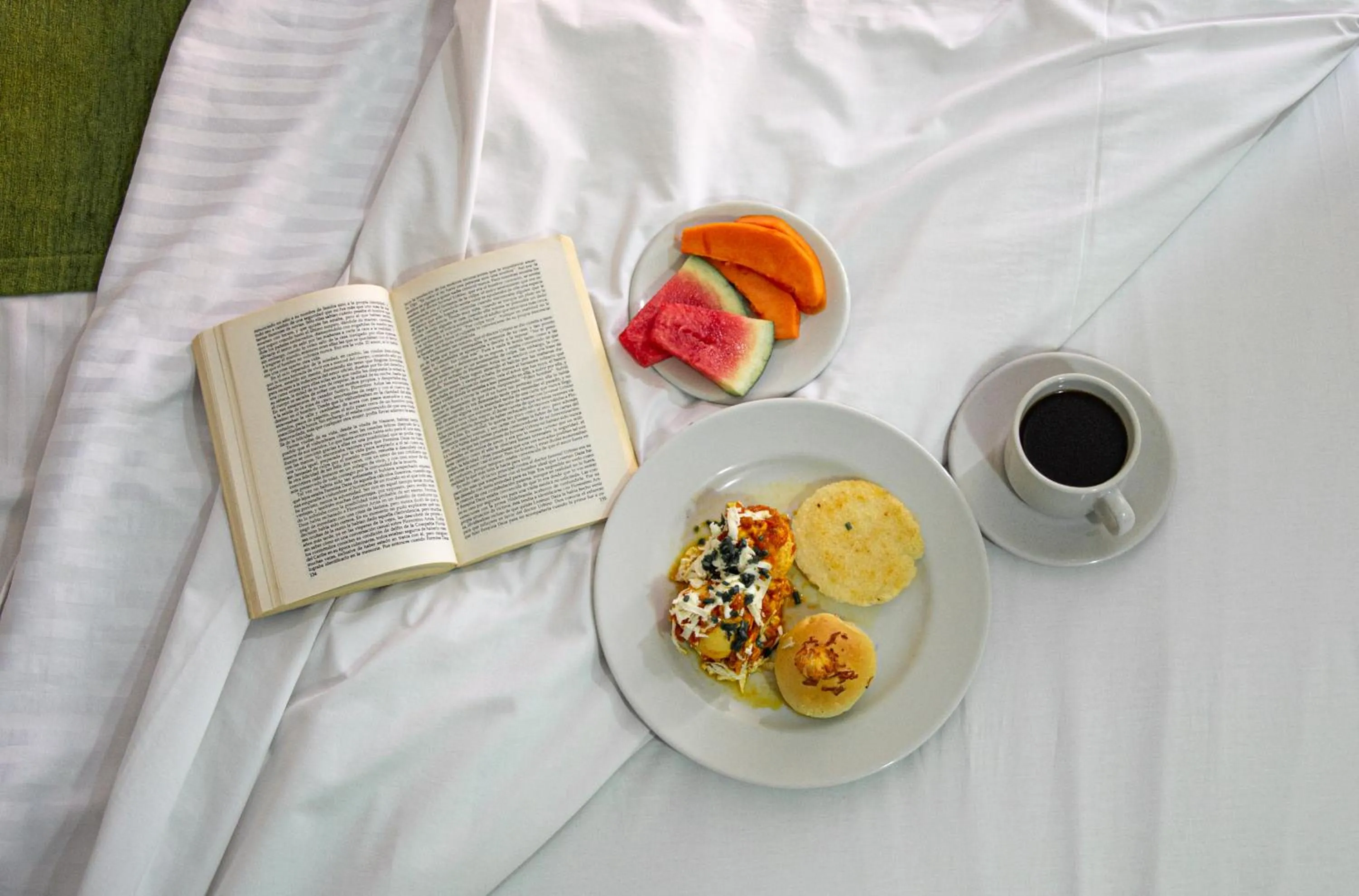Breakfast, Bed in Hotel Valladolid