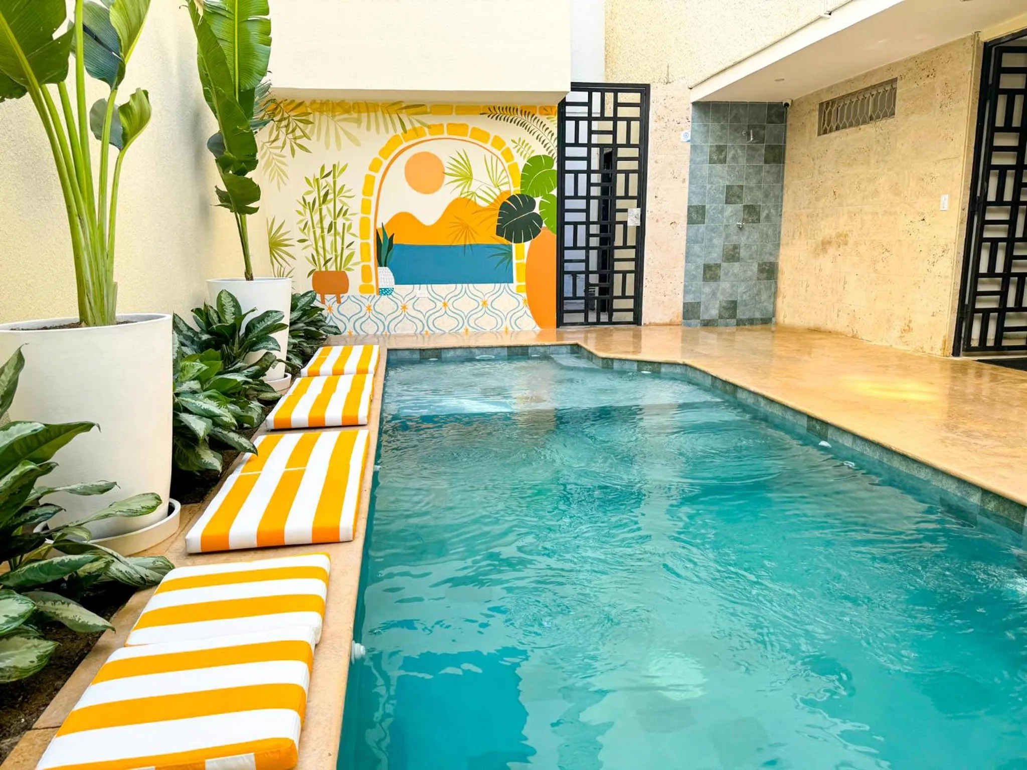 Swimming pool in Hotel Valladolid