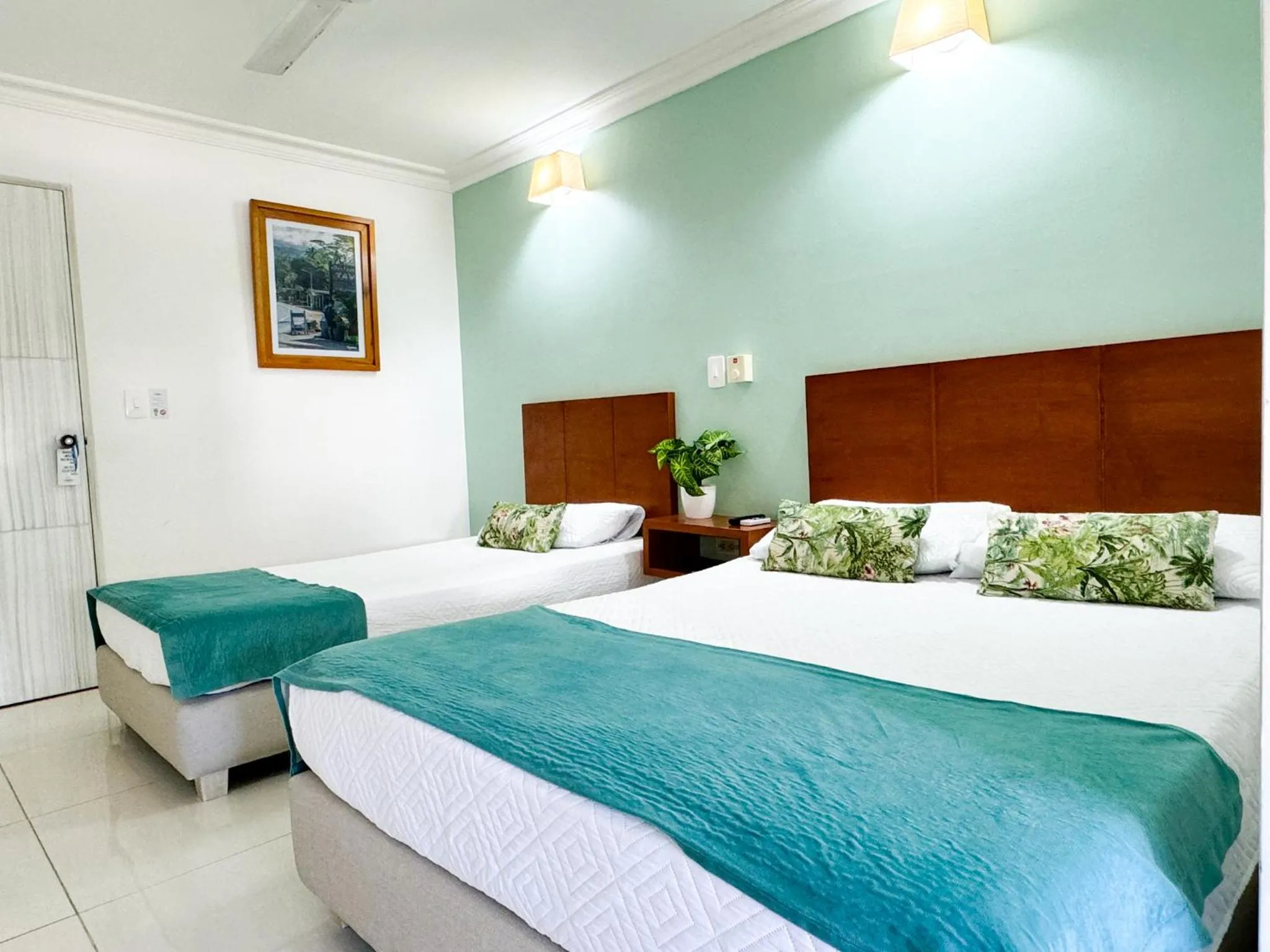 Photo of the whole room, Bed in Hotel Valladolid