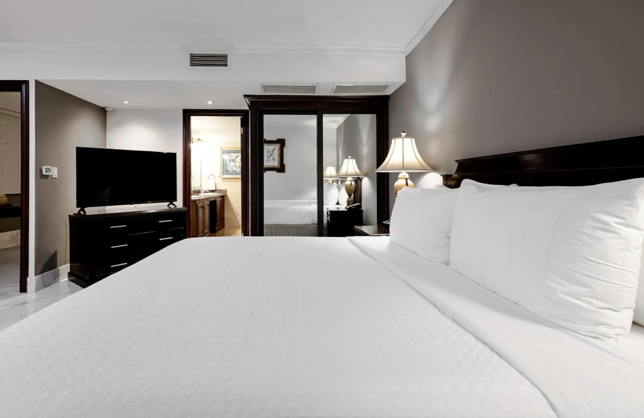 Photo of the whole room, Bed in Crowne Plaza Panama by IHG