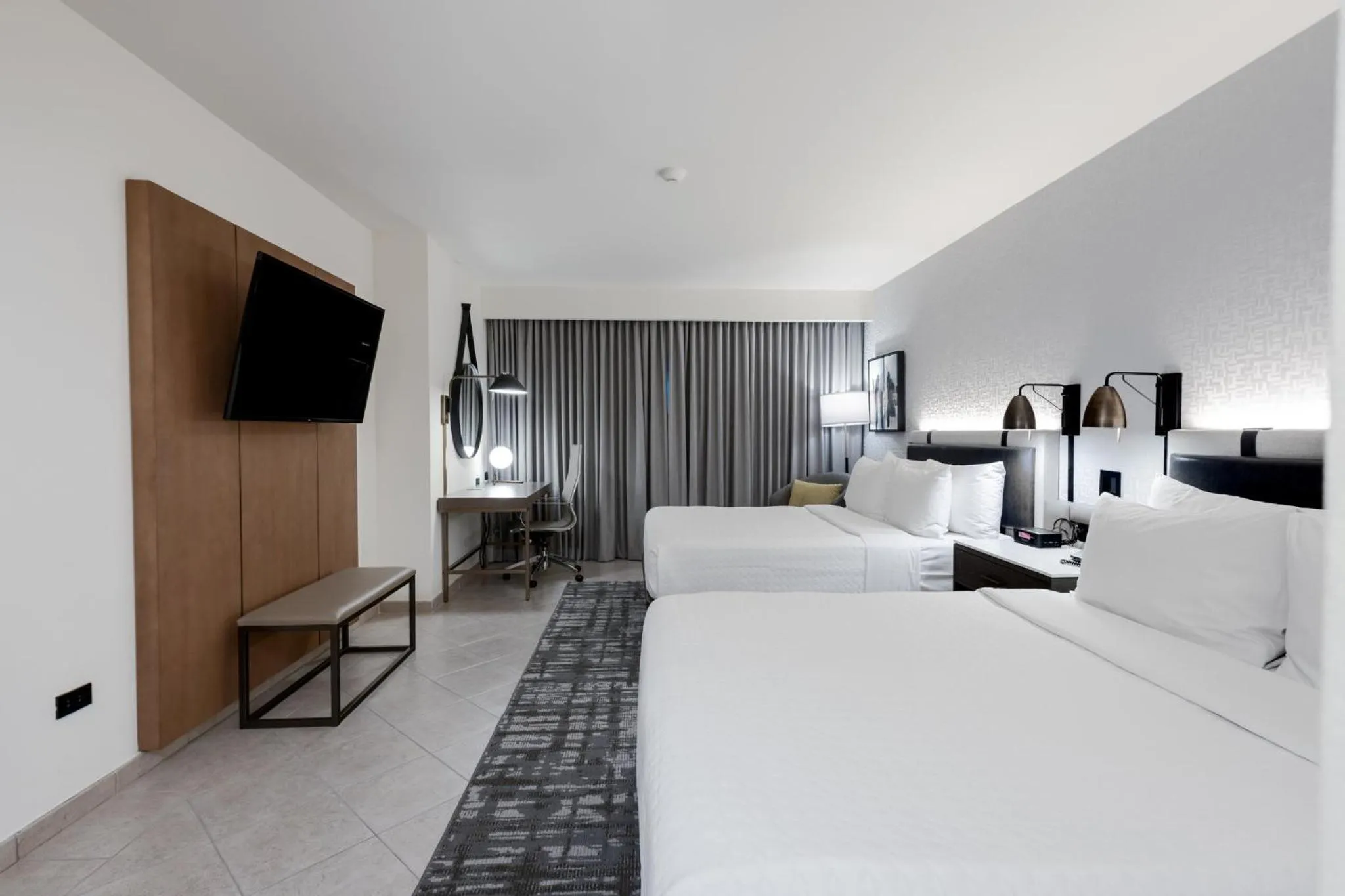 Photo of the whole room, Bed in Crowne Plaza Panama by IHG