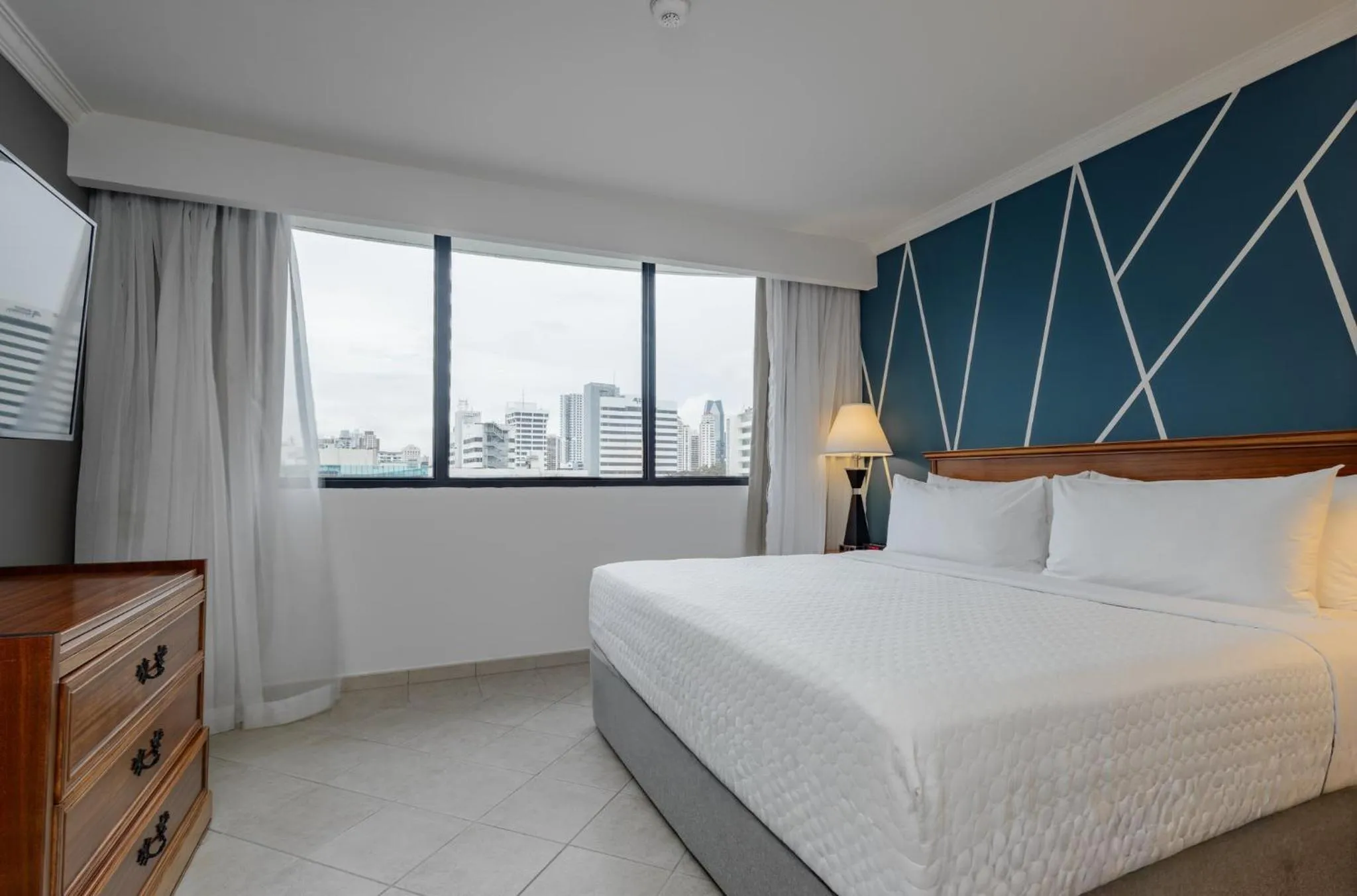 Photo of the whole room, Bed in Crowne Plaza Panama by IHG