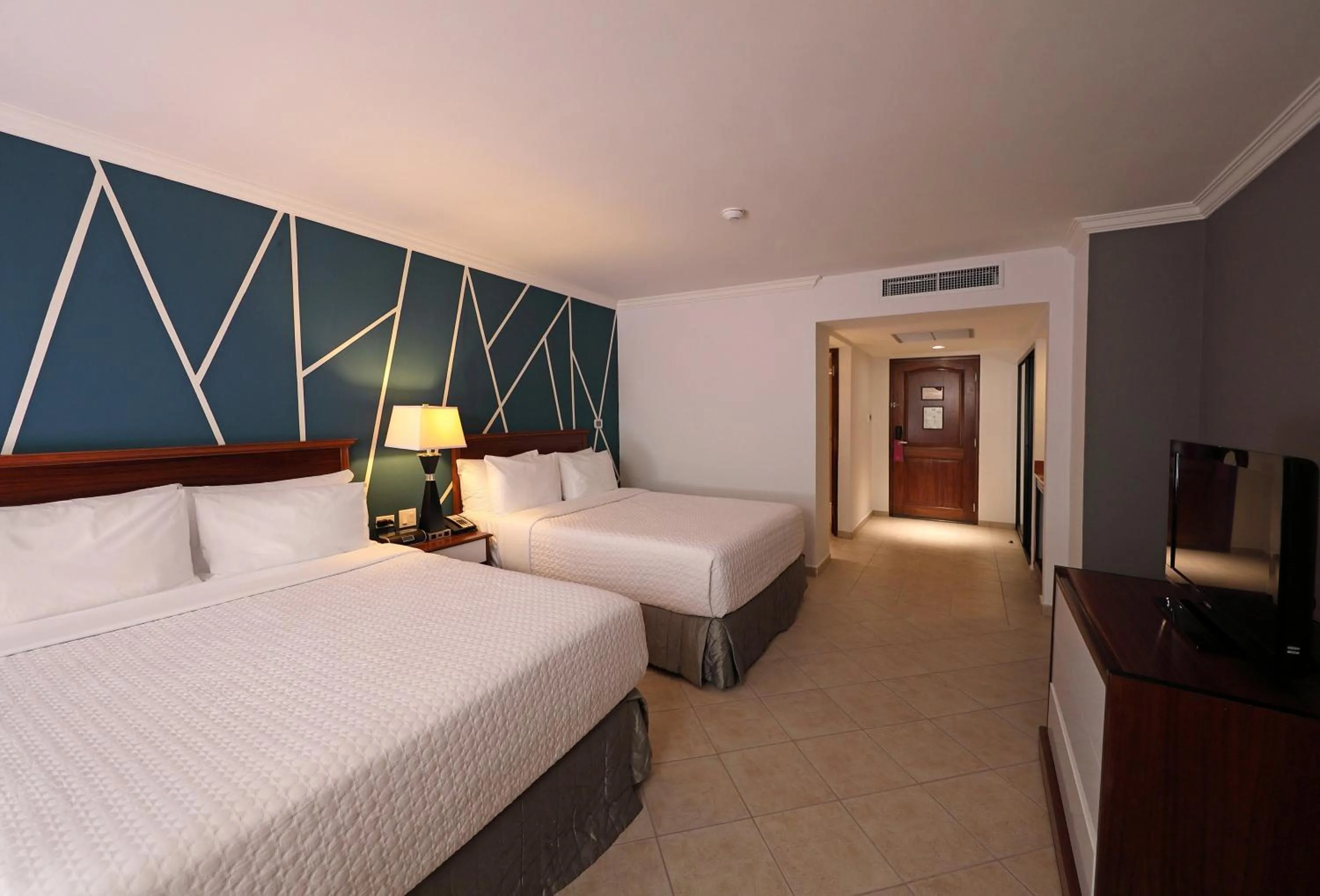 Photo of the whole room, Bed in Crowne Plaza Panama by IHG