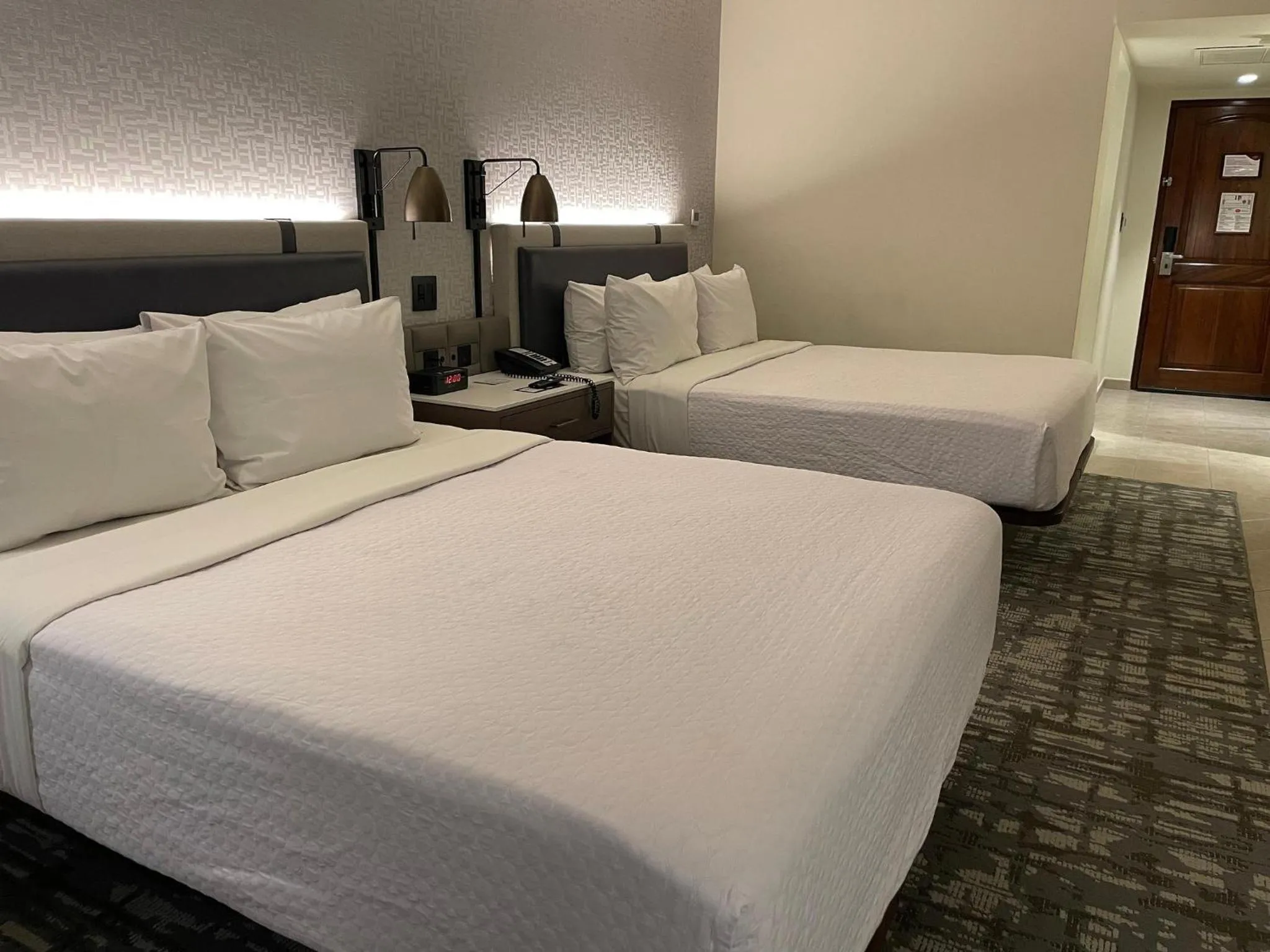 Photo of the whole room, Bed in Crowne Plaza Panama by IHG