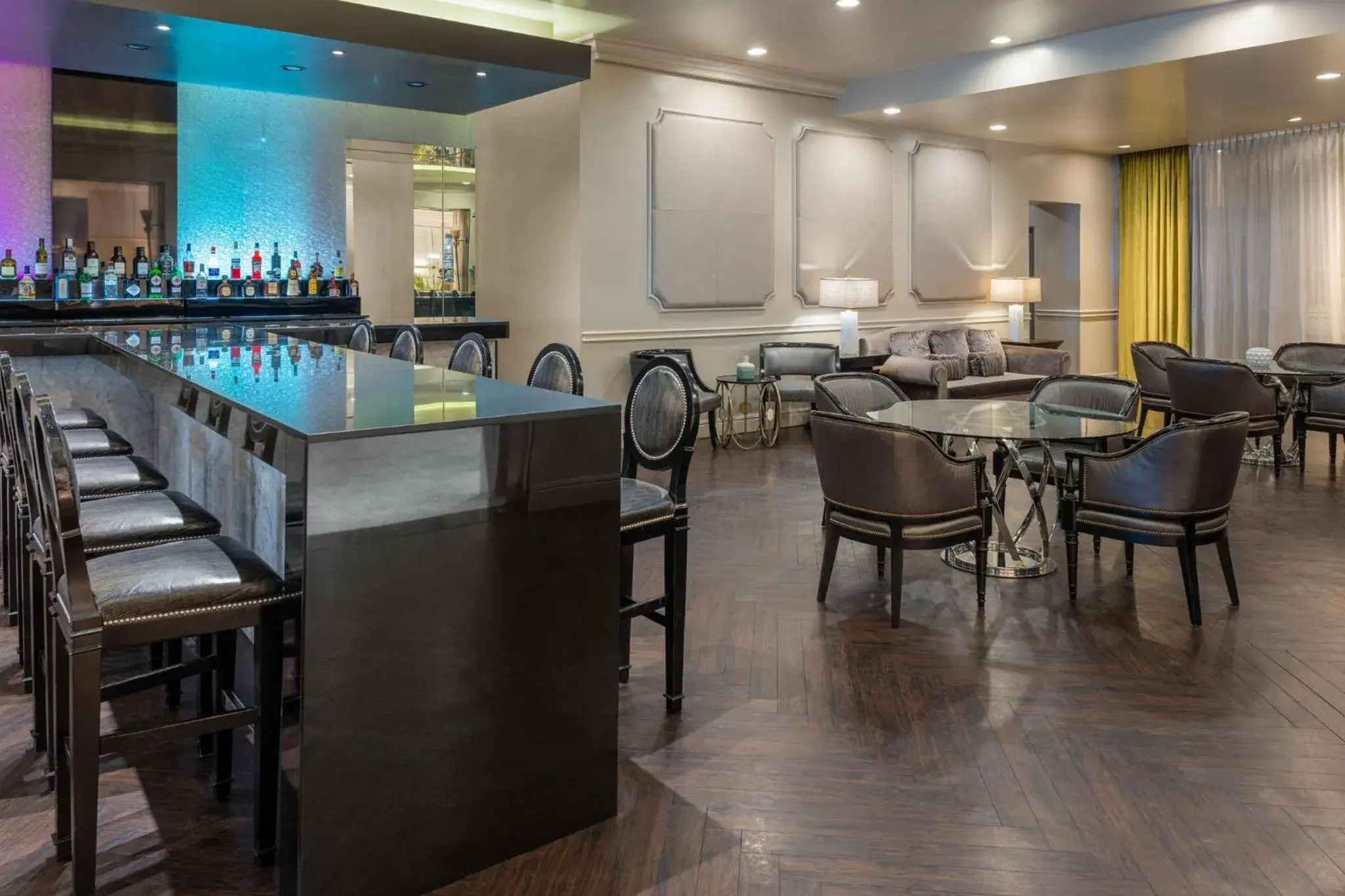 Lounge or bar in Intercontinental Miramar Panama by IHG Lounge or bar in Intercontinental Miramar Panama by IHG