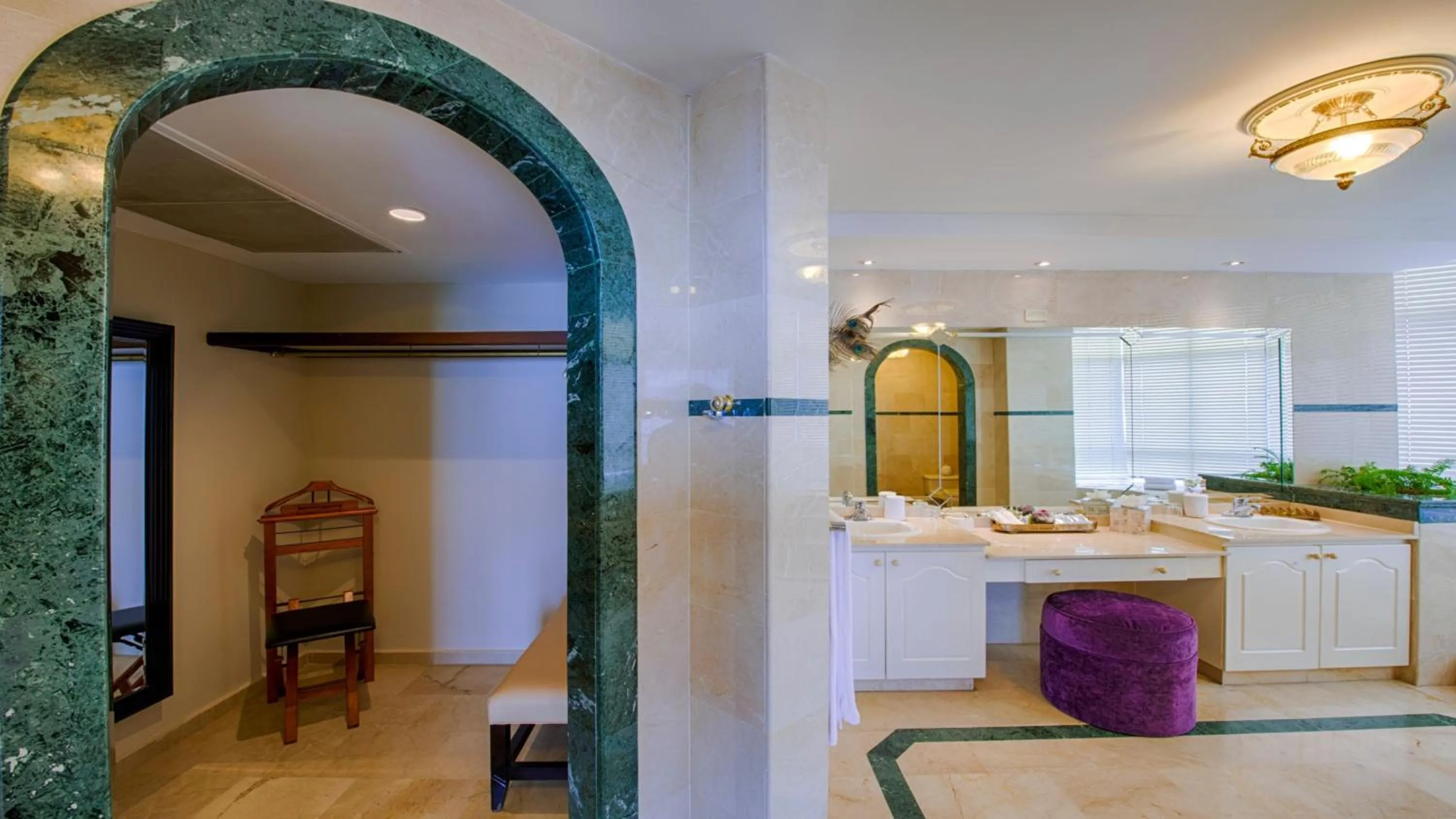 Photo of the whole room in Intercontinental Miramar Panama by IHG