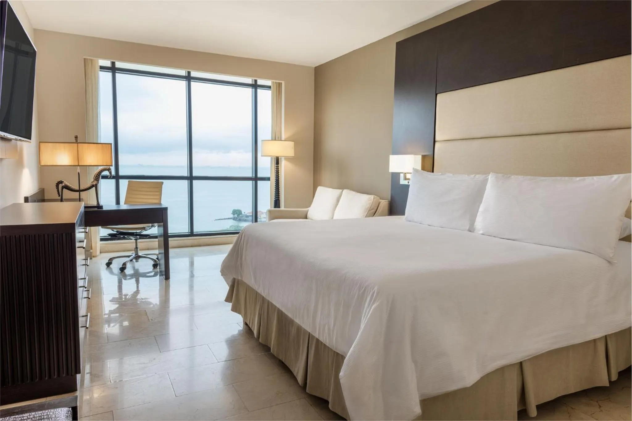 Photo of the whole room, Bed in Intercontinental Miramar Panama by IHG