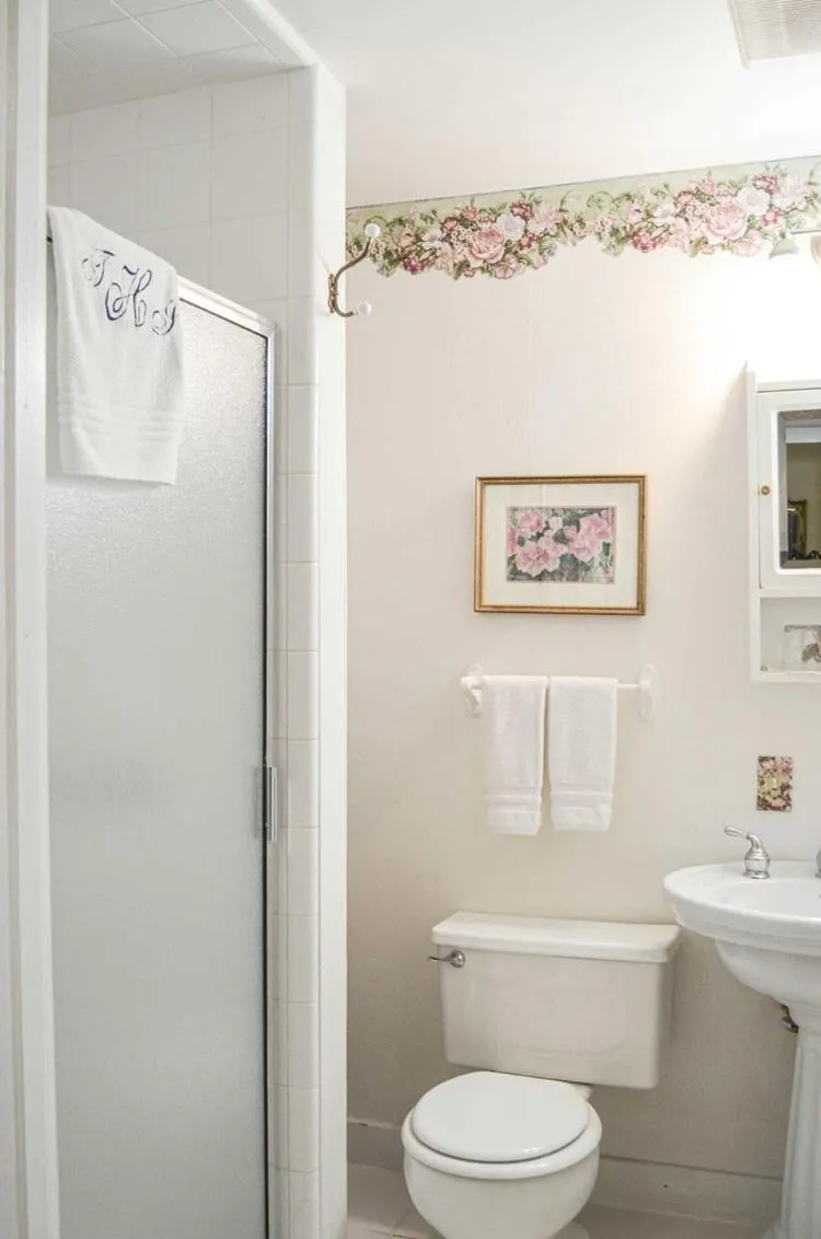 Headlands Inn Bed and Breakfast