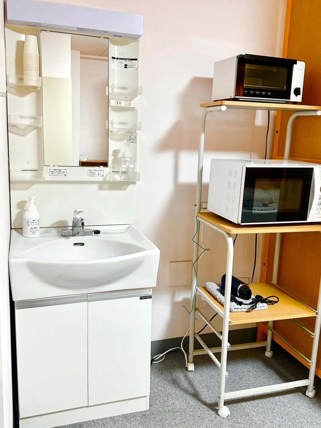 Kitchen or kitchenette in Sakura Hotel Jimbocho