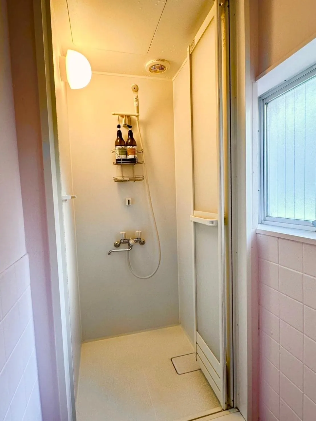 Shower in Sakura Hotel Jimbocho