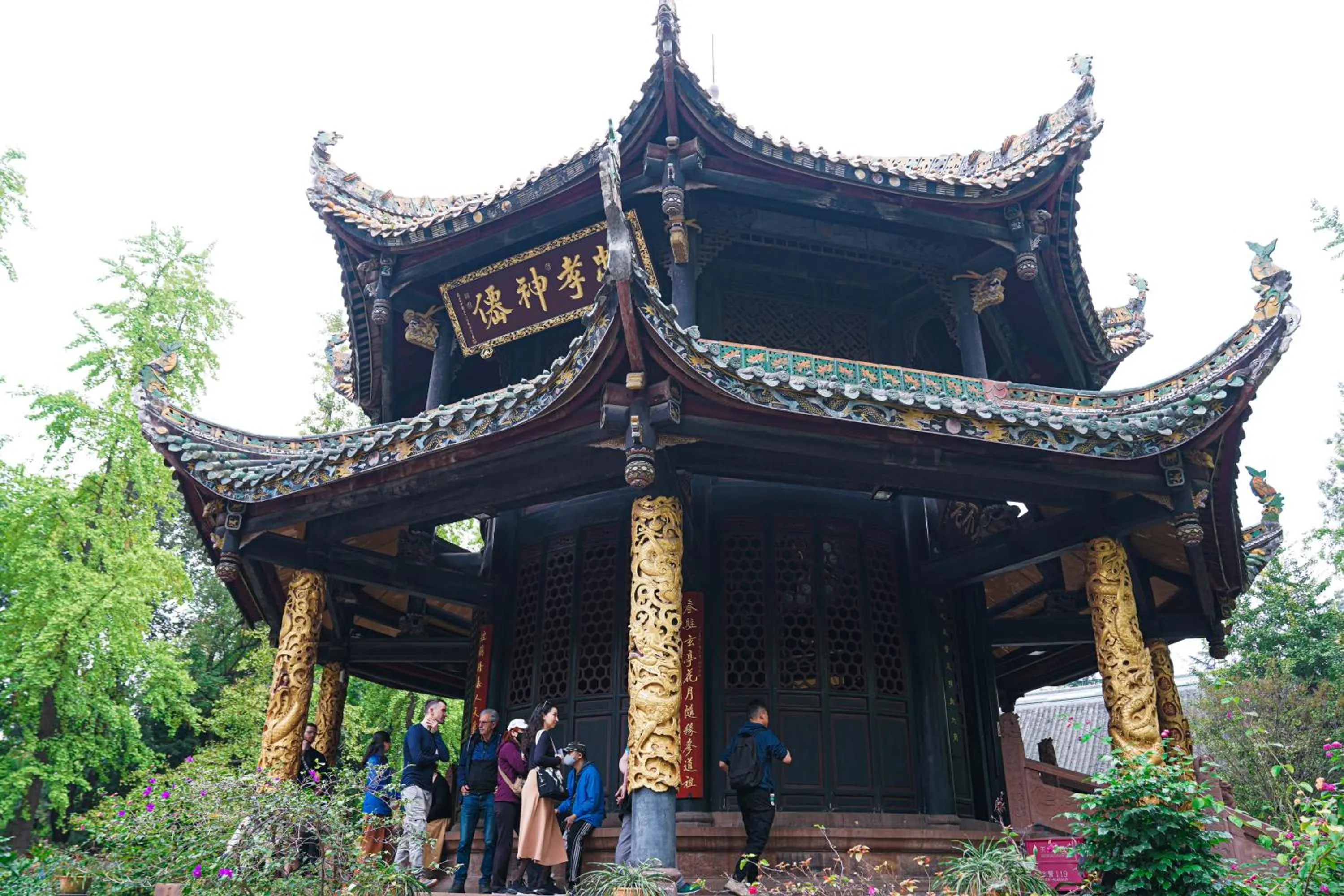 Hiking in Chengdu Flipflop Hostel Poshpacker (Chunxi Road Metro Station)