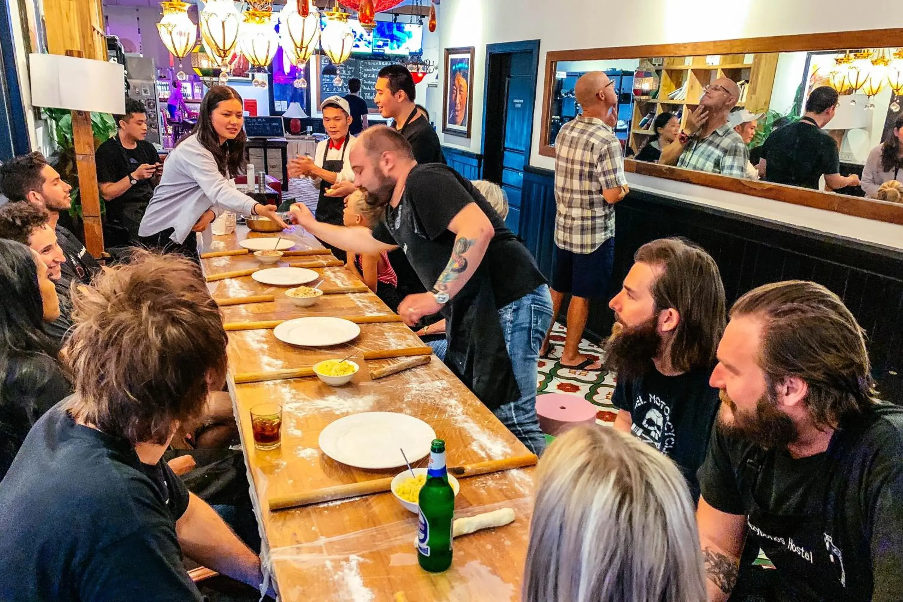 Lounge or bar in Chengdu Flipflop Hostel Poshpacker (Chunxi Road Metro Station) Lounge or bar in Chengdu Flipflop Hostel Poshpacker (Chunxi Road Metro Station)