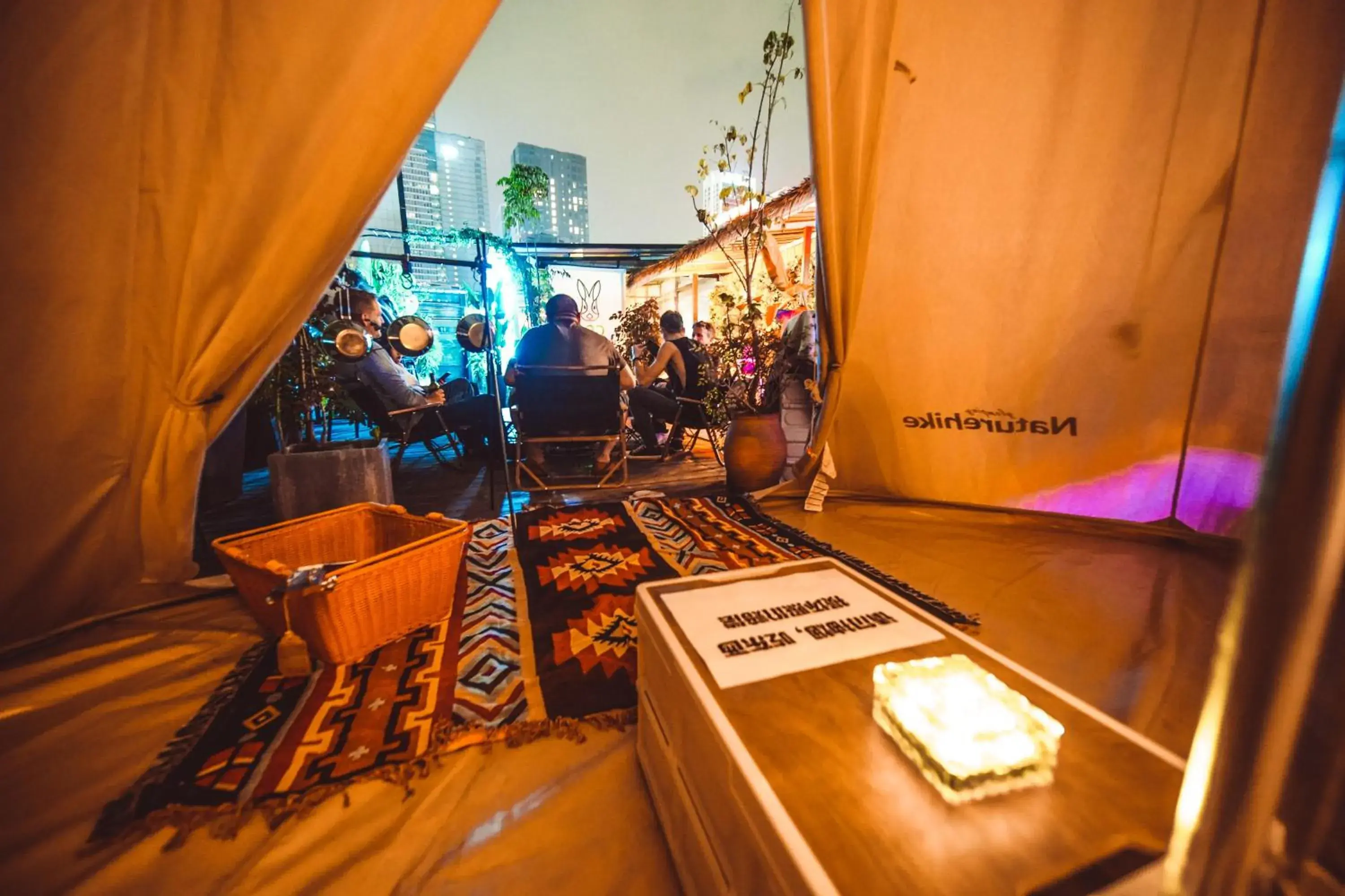 Lounge or bar in Chengdu Flipflop Hostel Poshpacker (Chunxi Road Metro Station) Lounge or bar in Chengdu Flipflop Hostel Poshpacker (Chunxi Road Metro Station)