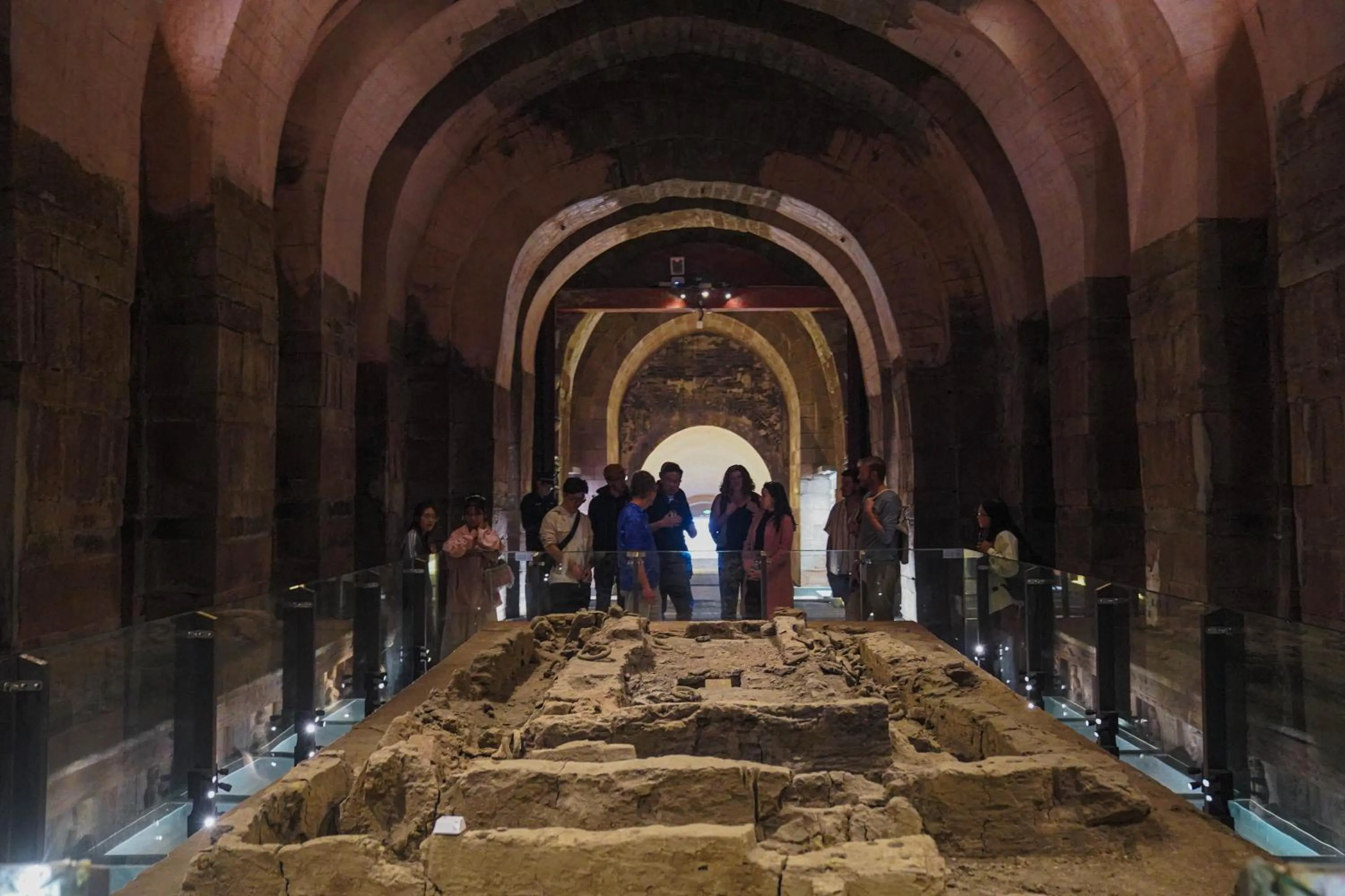 Hiking in Chengdu Flipflop Hostel Poshpacker (Chunxi Road Metro Station)