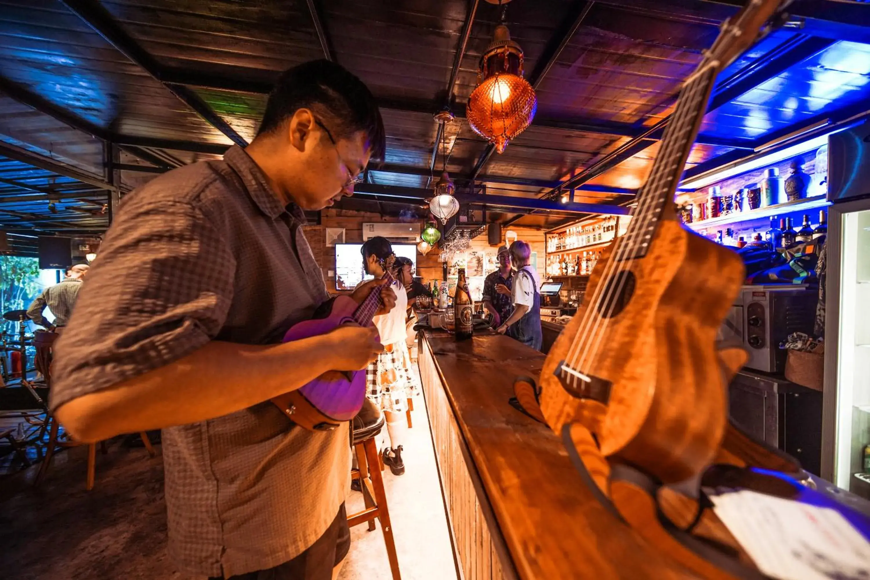 Lounge or bar in Chengdu Flipflop Hostel Poshpacker (Chunxi Road Metro Station) Lounge or bar in Chengdu Flipflop Hostel Poshpacker (Chunxi Road Metro Station)