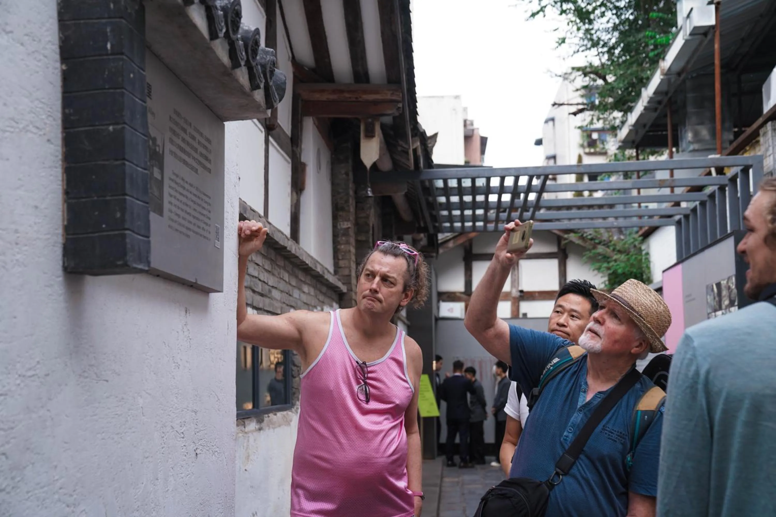 Hiking in Chengdu Flipflop Hostel Poshpacker (Chunxi Road Metro Station)