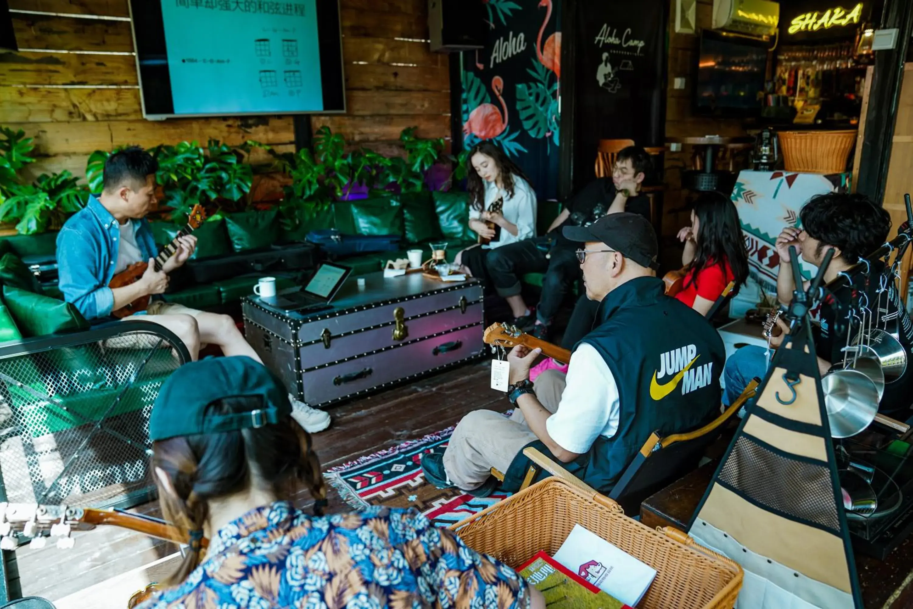 Lounge or bar in Chengdu Flipflop Hostel Poshpacker (Chunxi Road Metro Station) Lounge or bar in Chengdu Flipflop Hostel Poshpacker (Chunxi Road Metro Station)