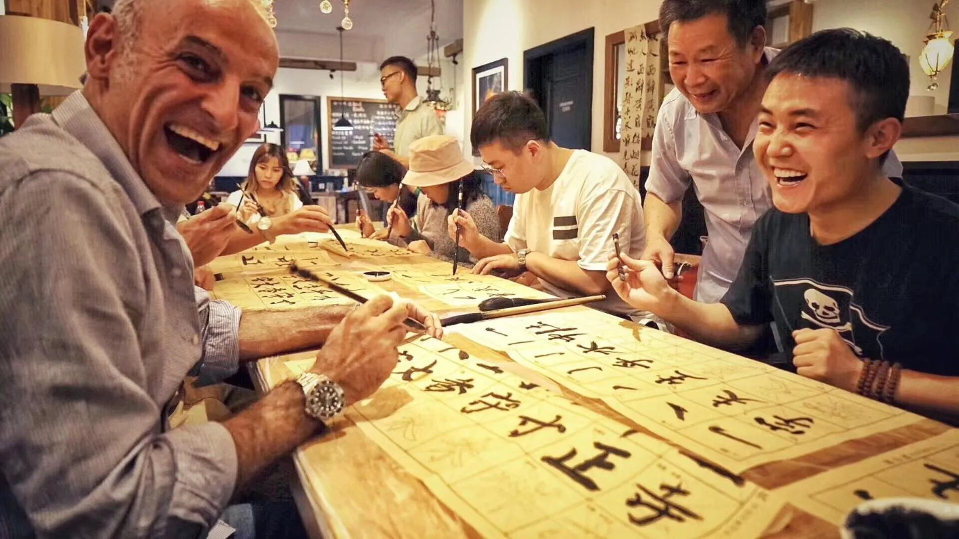 Evening entertainment in Chengdu Flipflop Hostel Poshpacker (Chunxi Road Metro Station)