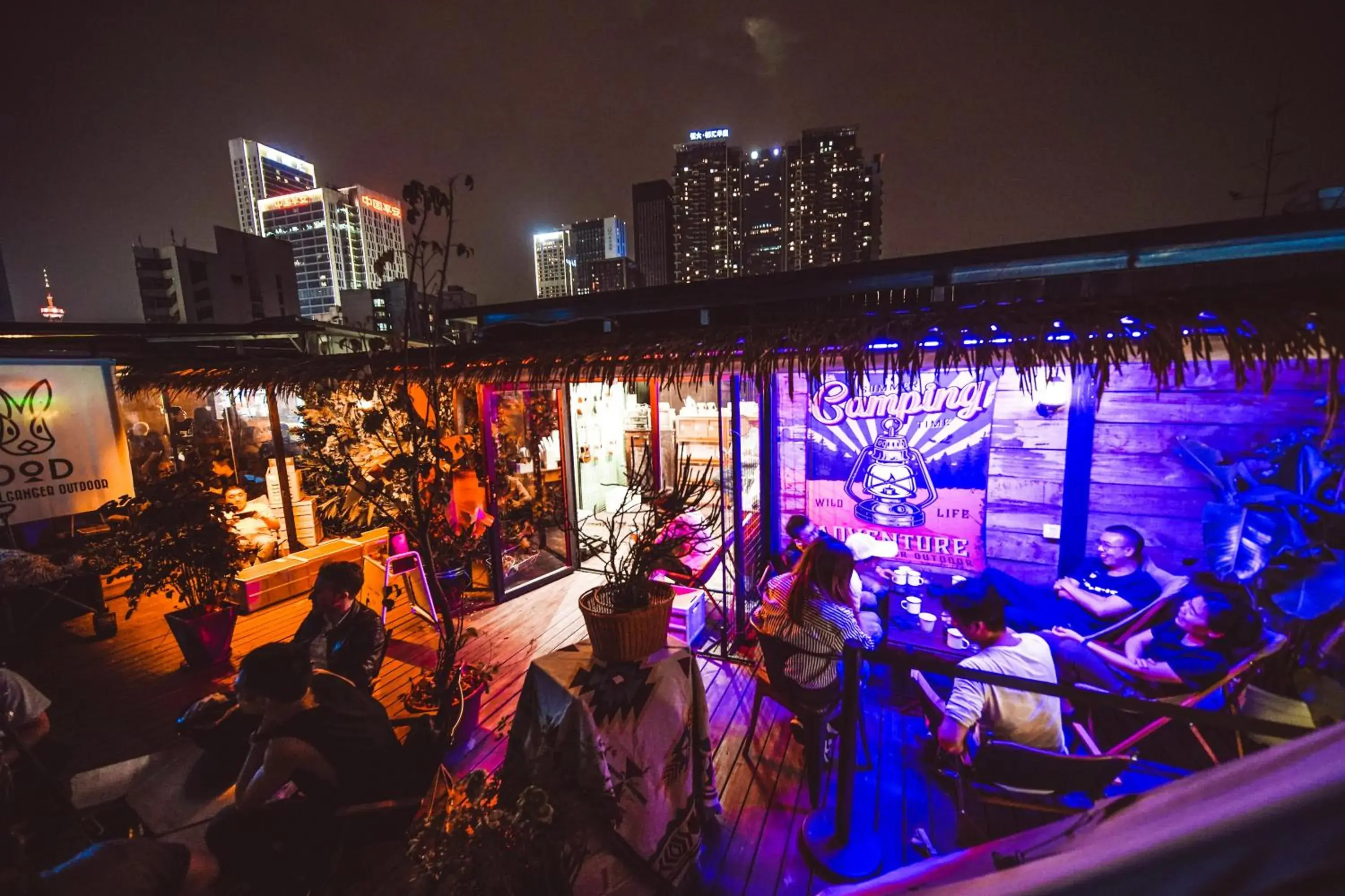 Lounge or bar in Chengdu Flipflop Hostel Poshpacker (Chunxi Road Metro Station) Lounge or bar in Chengdu Flipflop Hostel Poshpacker (Chunxi Road Metro Station)