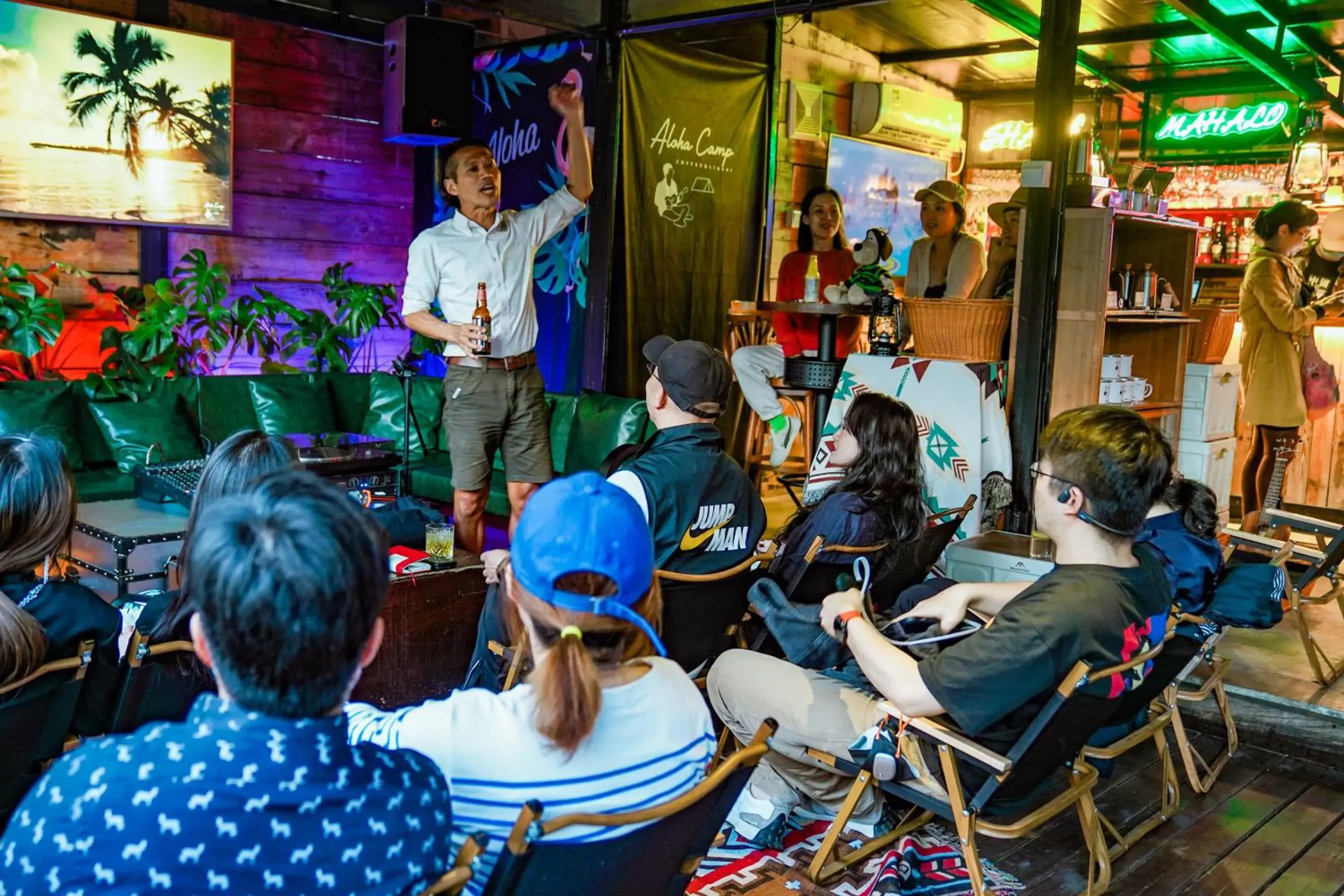 Lounge or bar in Chengdu Flipflop Hostel Poshpacker (Chunxi Road Metro Station) Lounge or bar in Chengdu Flipflop Hostel Poshpacker (Chunxi Road Metro Station)