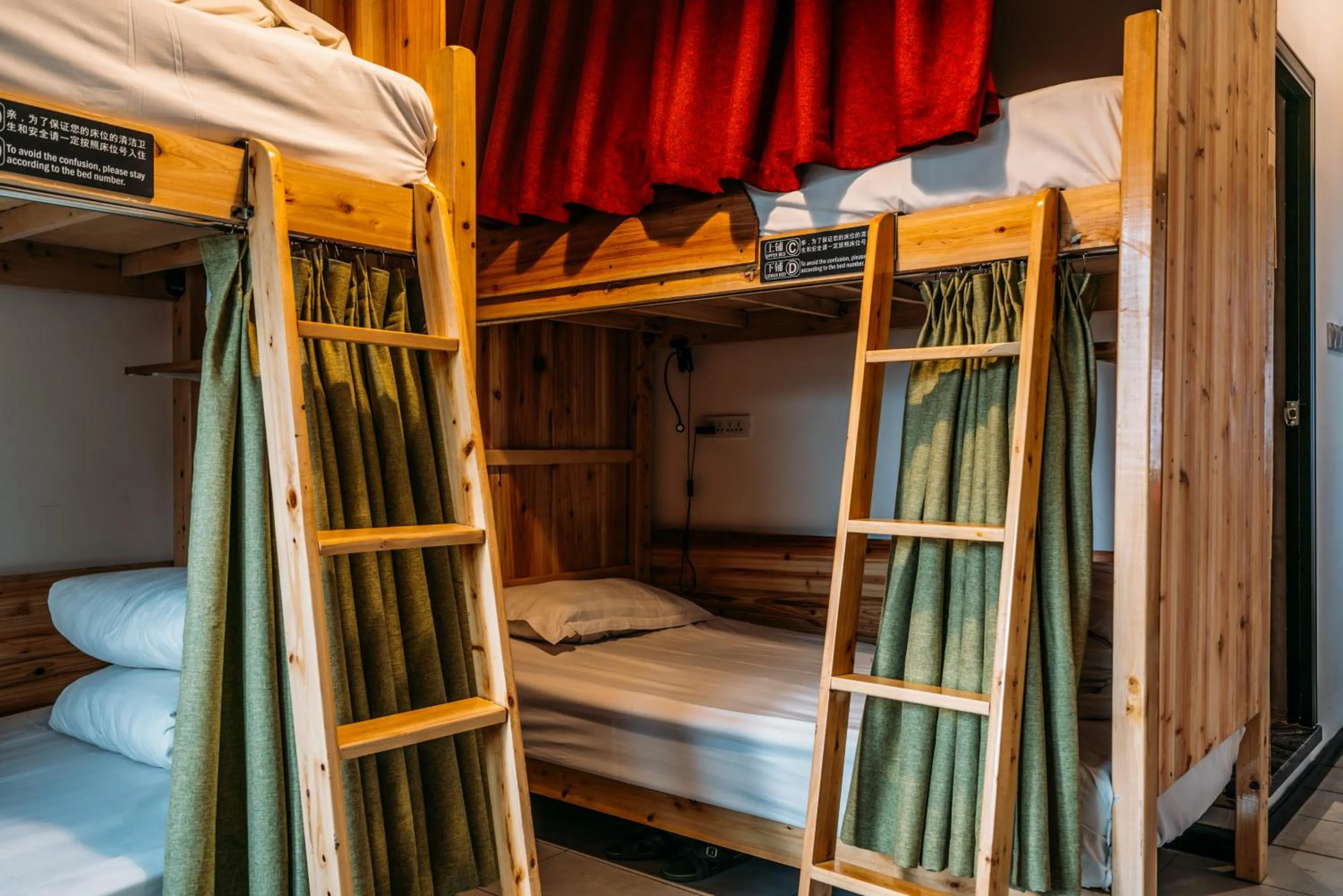 bunk bed, Bed in Chengdu Flipflop Hostel Poshpacker (Chunxi Road Metro Station)