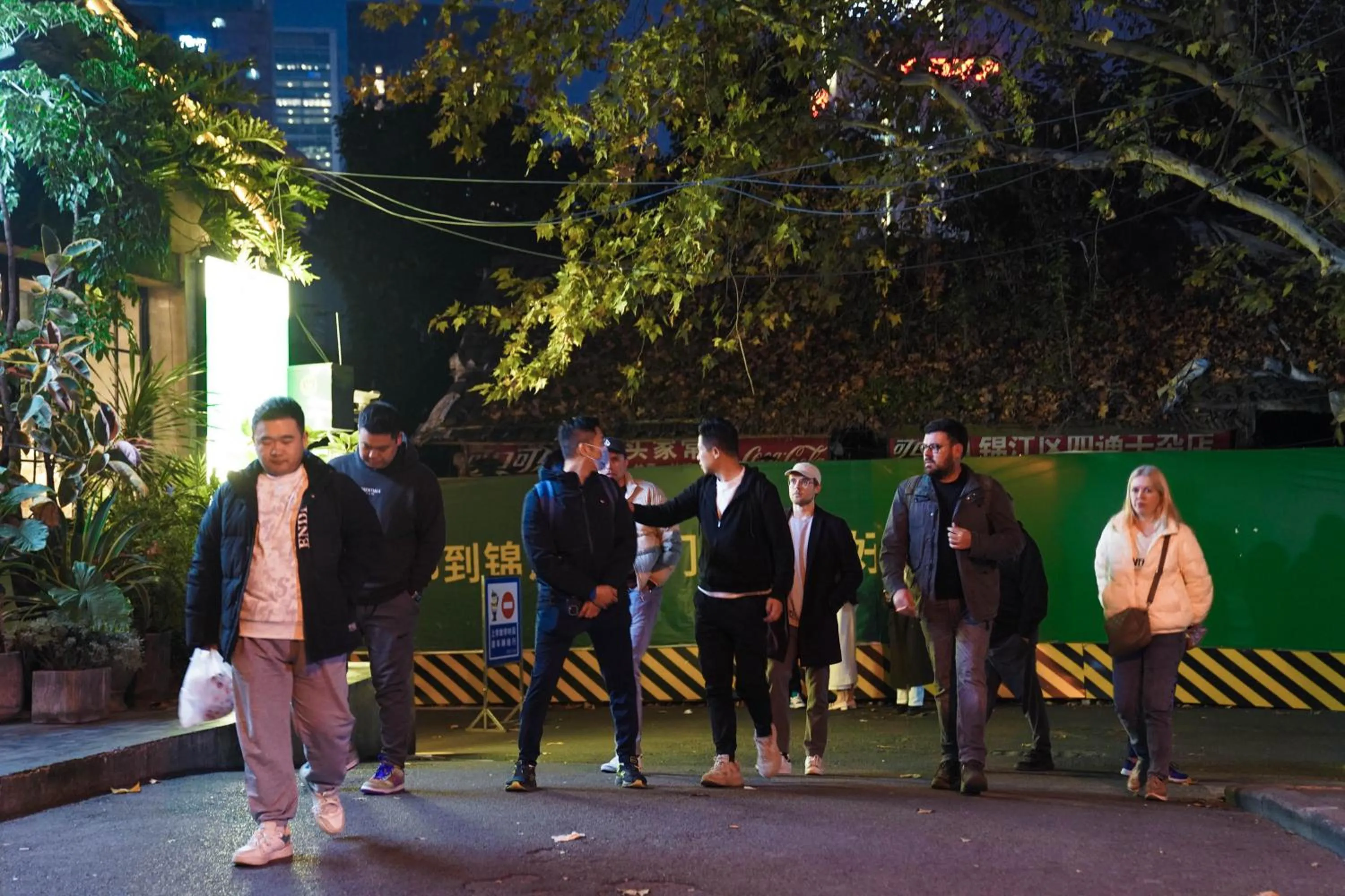 Hiking in Chengdu Flipflop Hostel Poshpacker (Chunxi Road Metro Station)