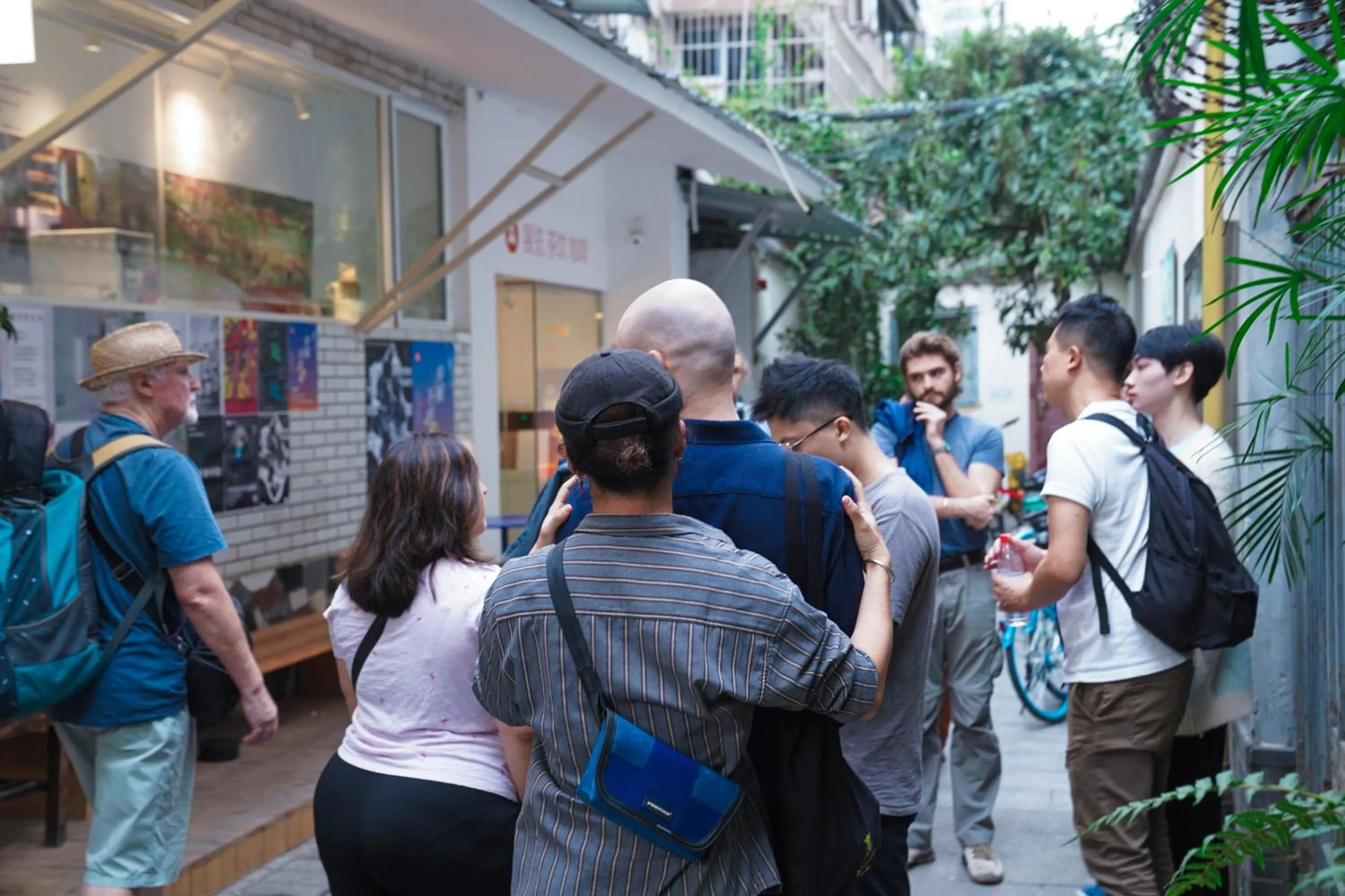 Hiking in Chengdu Flipflop Hostel Poshpacker (Chunxi Road Metro Station)