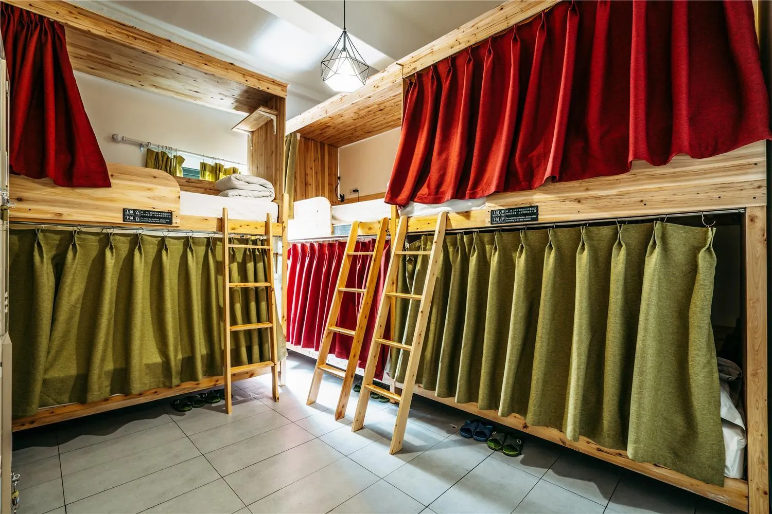 bunk bed in Chengdu Flipflop Hostel Poshpacker (Chunxi Road Metro Station)