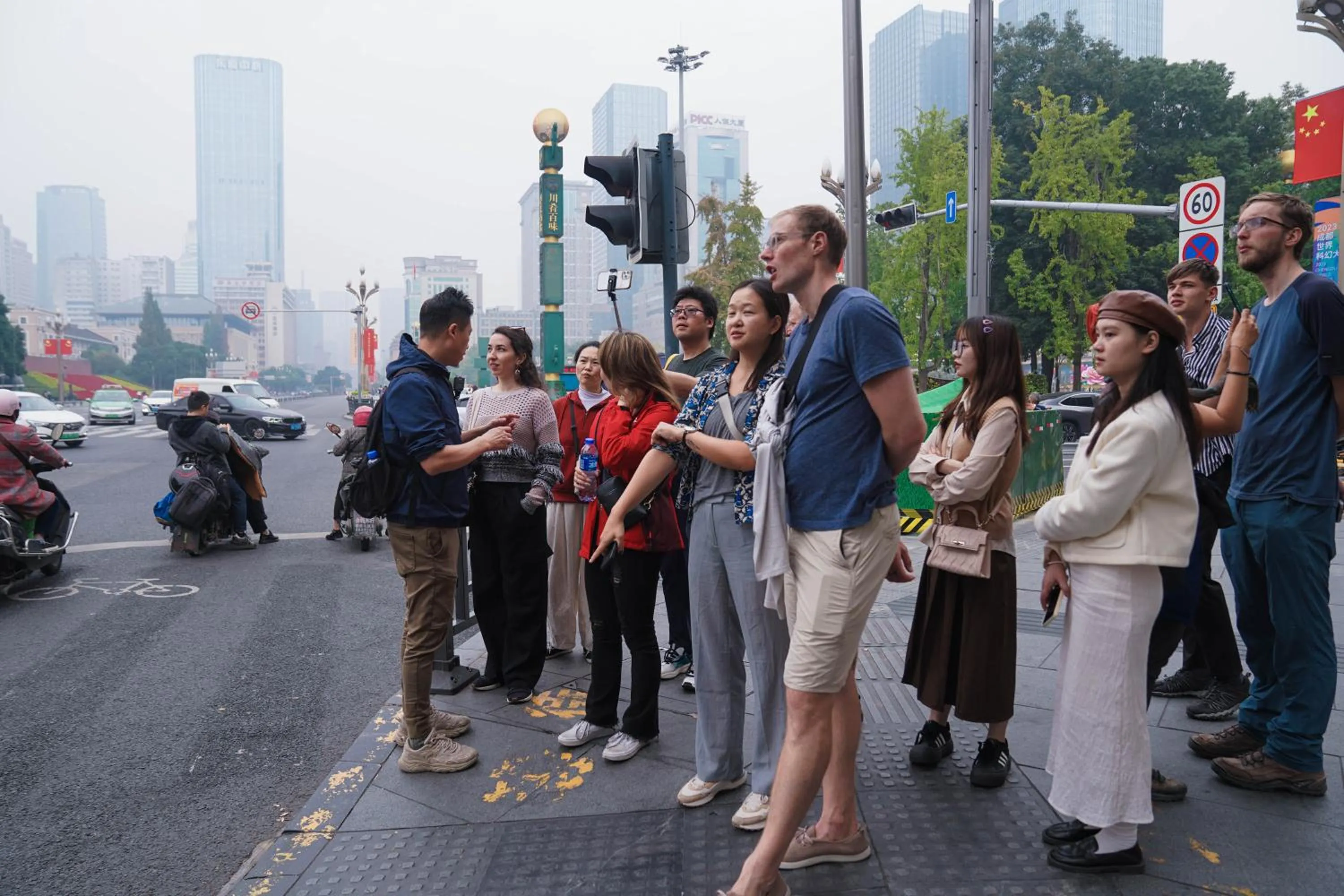 Hiking in Chengdu Flipflop Hostel Poshpacker (Chunxi Road Metro Station)