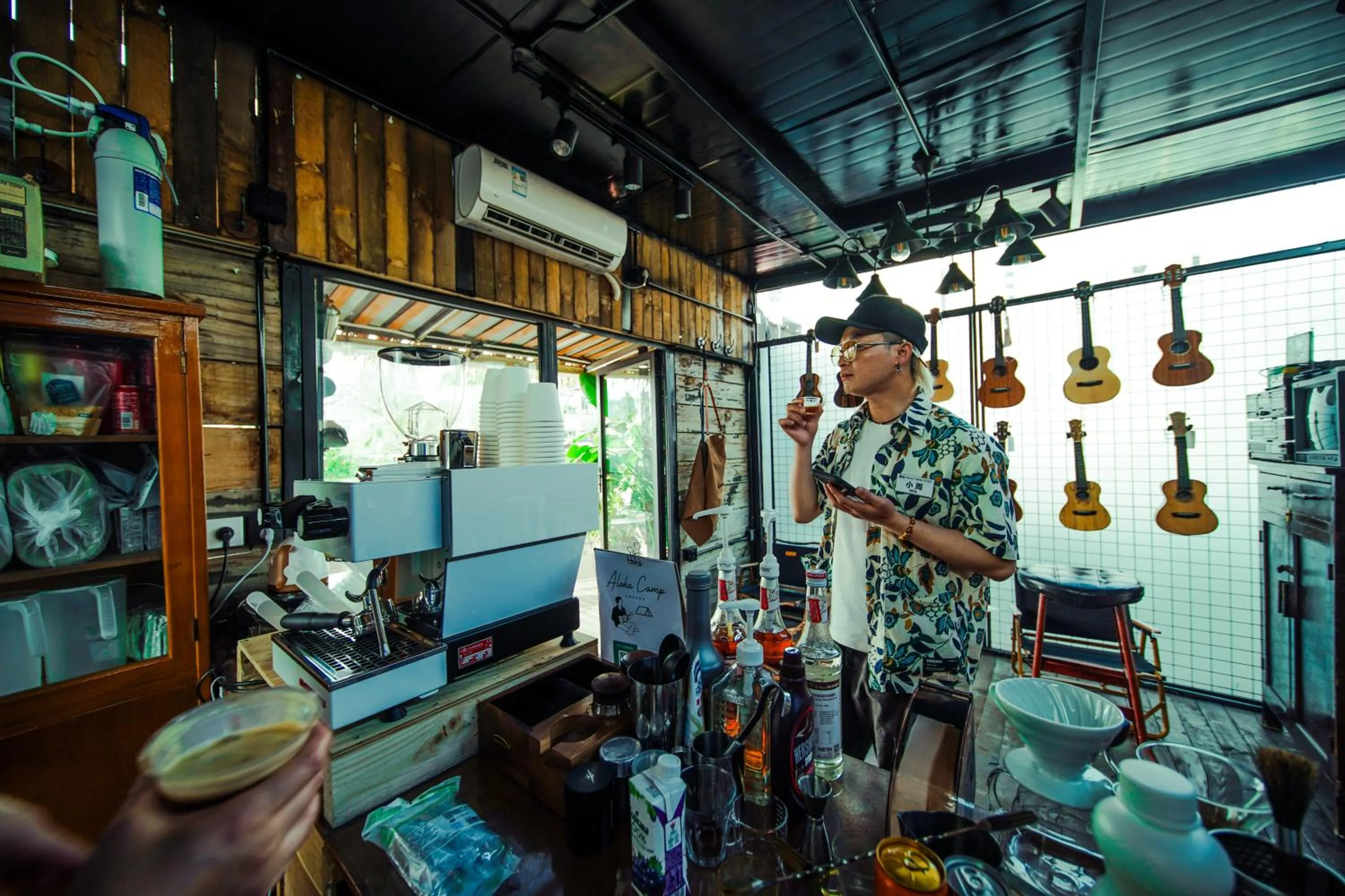 Coffee/tea facilities in Chengdu Flipflop Hostel Poshpacker (Chunxi Road Metro Station)