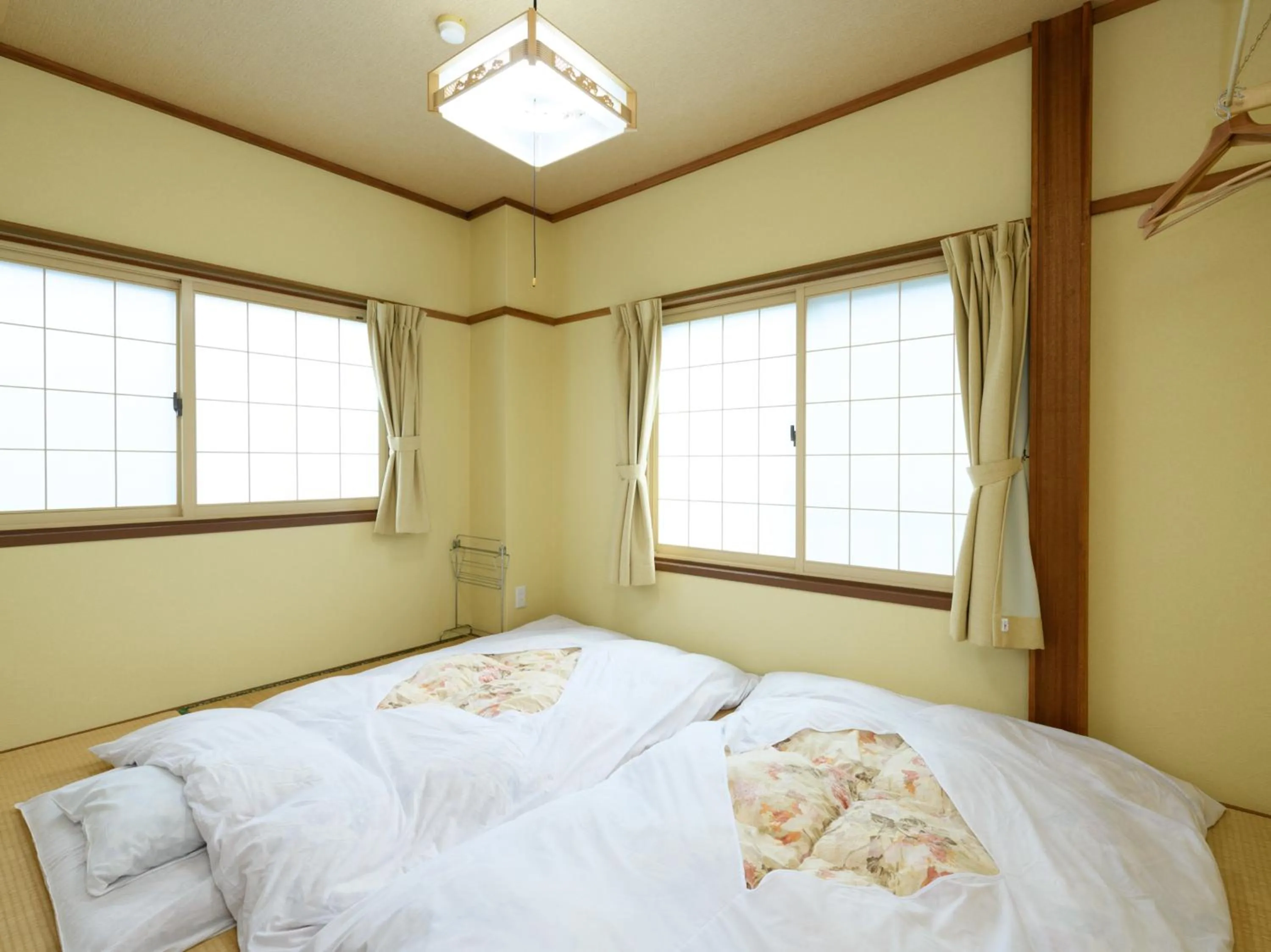 Photo of the whole room, Bed in Tabataya