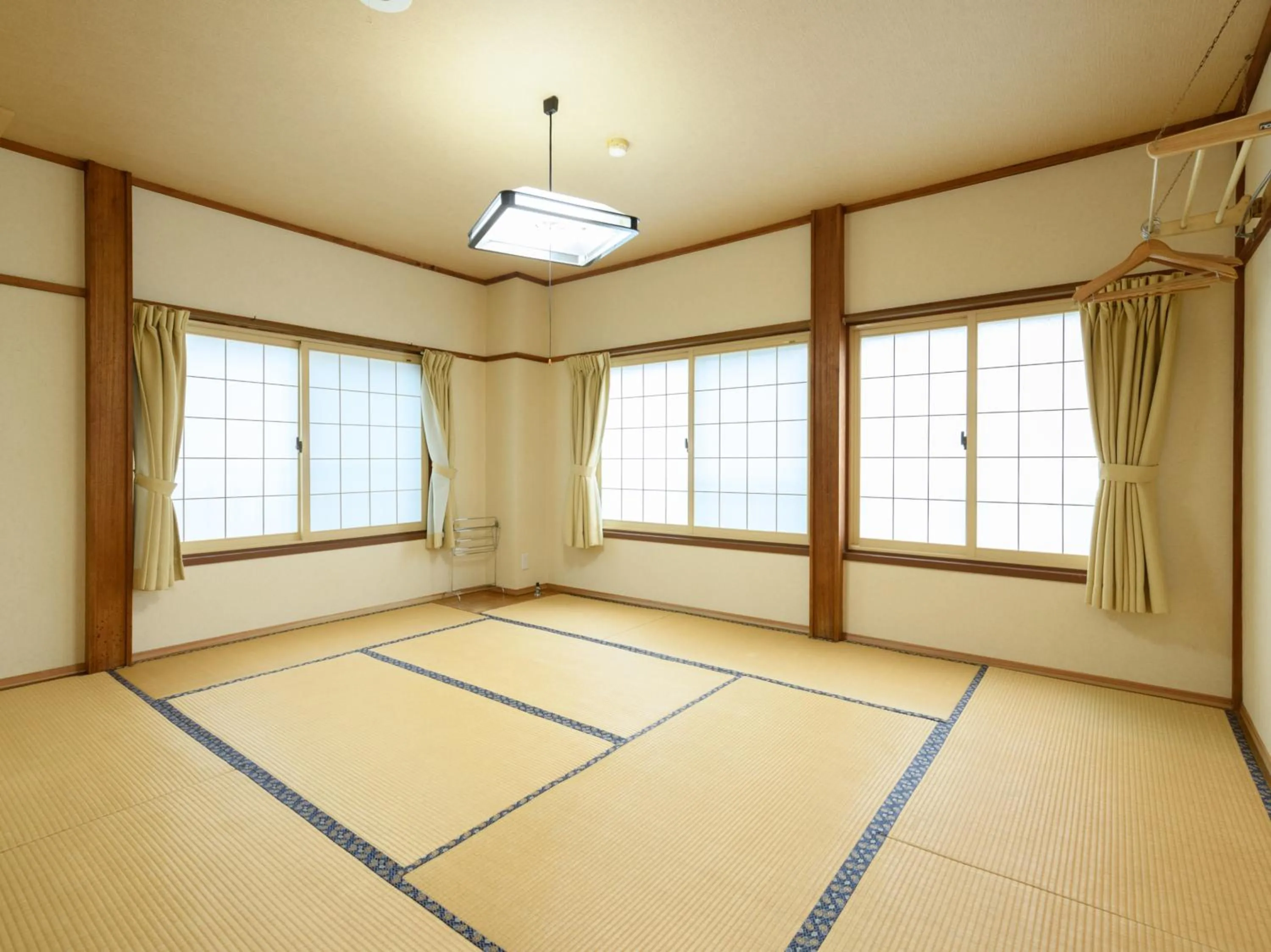 Photo of the whole room in Tabataya