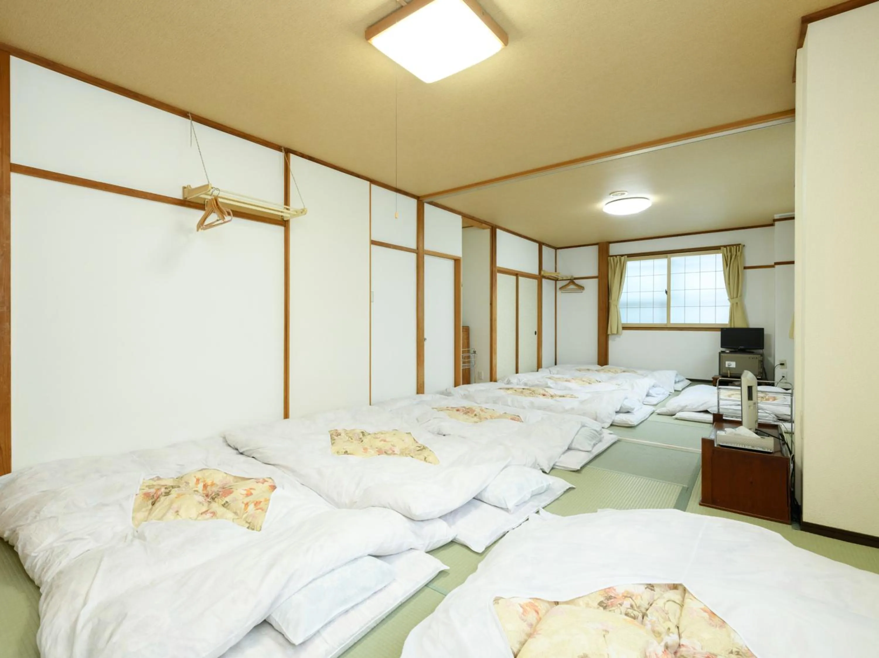 Photo of the whole room, Bed in Tabataya