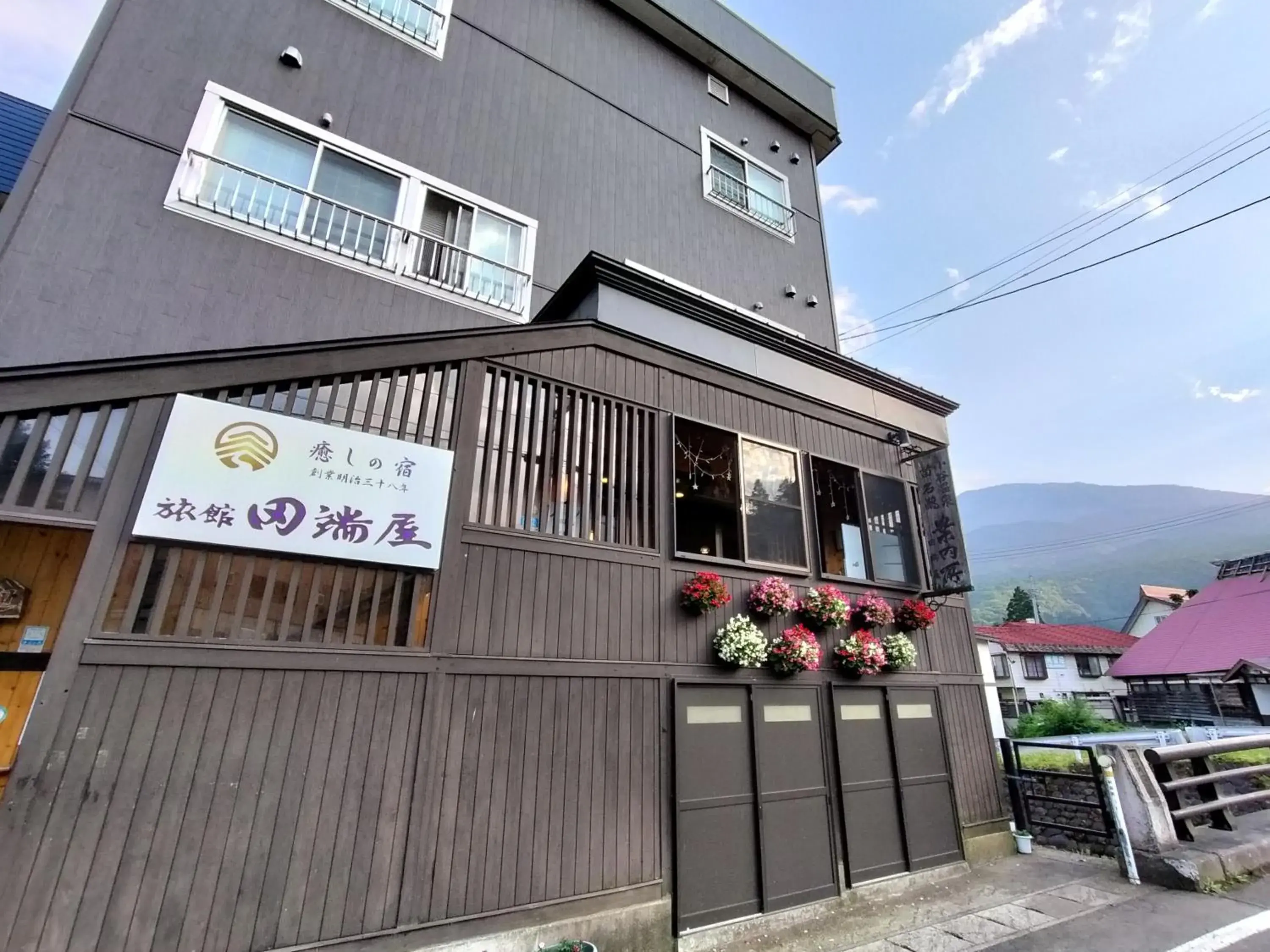 Property building in Tabataya Property building in Tabataya