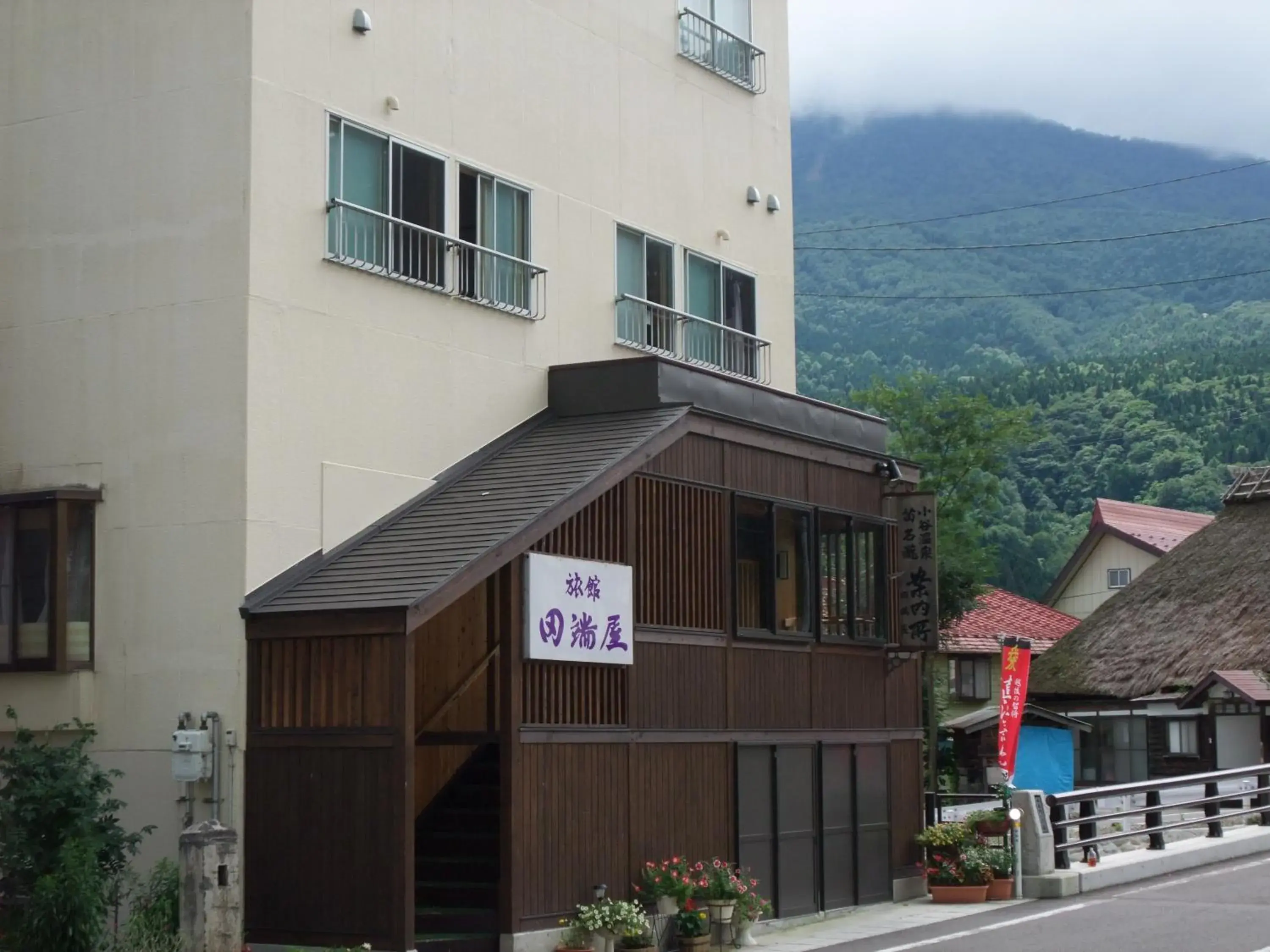 Facade/entrance in Tabataya Facade/entrance in Tabataya