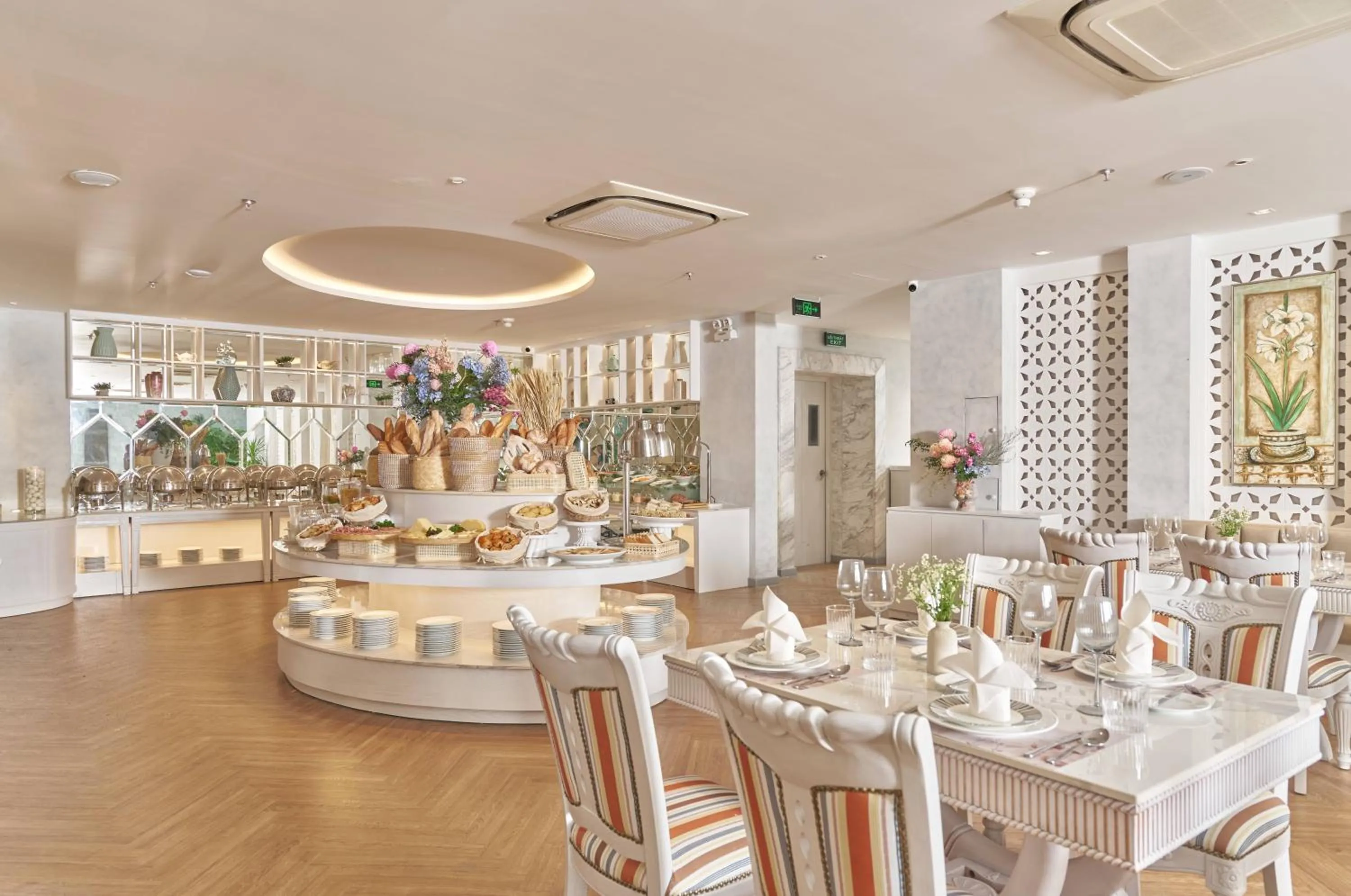 Restaurant/places to eat in Silverland Mây Hotel