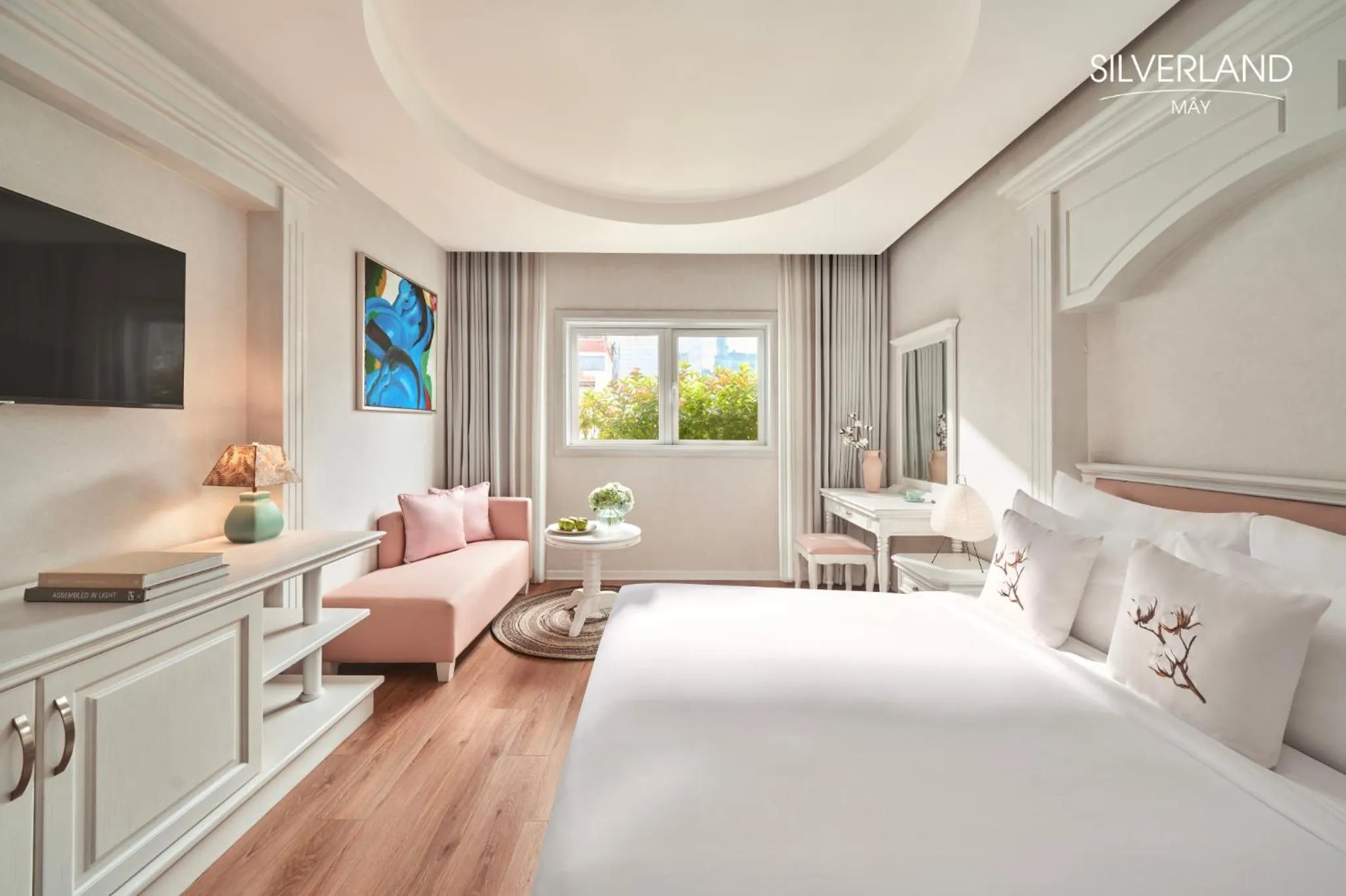 View (from property/room), Bed in Silverland Mây Hotel