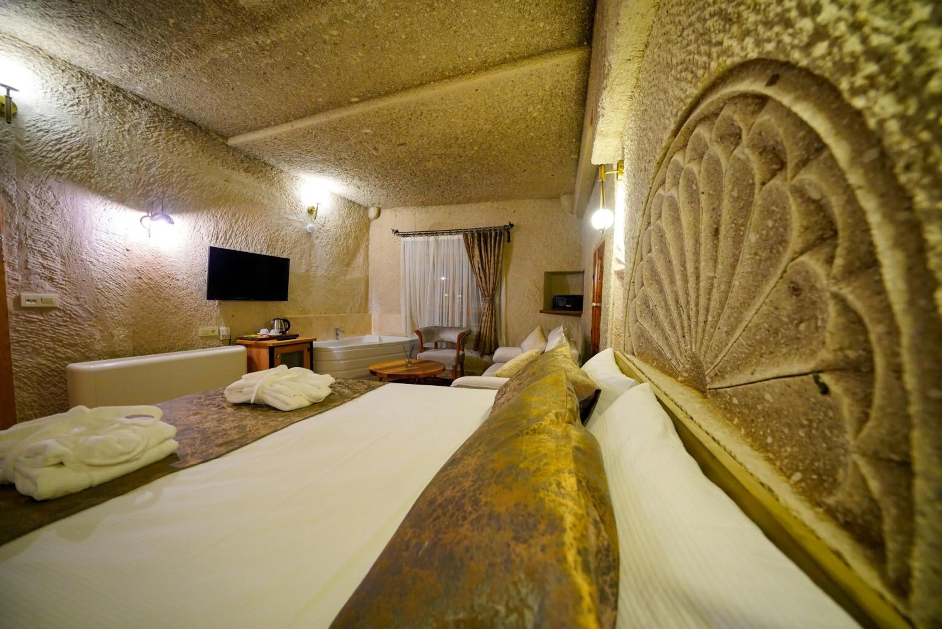 TV and multimedia, Bed in Cave Hotel Saksagan
