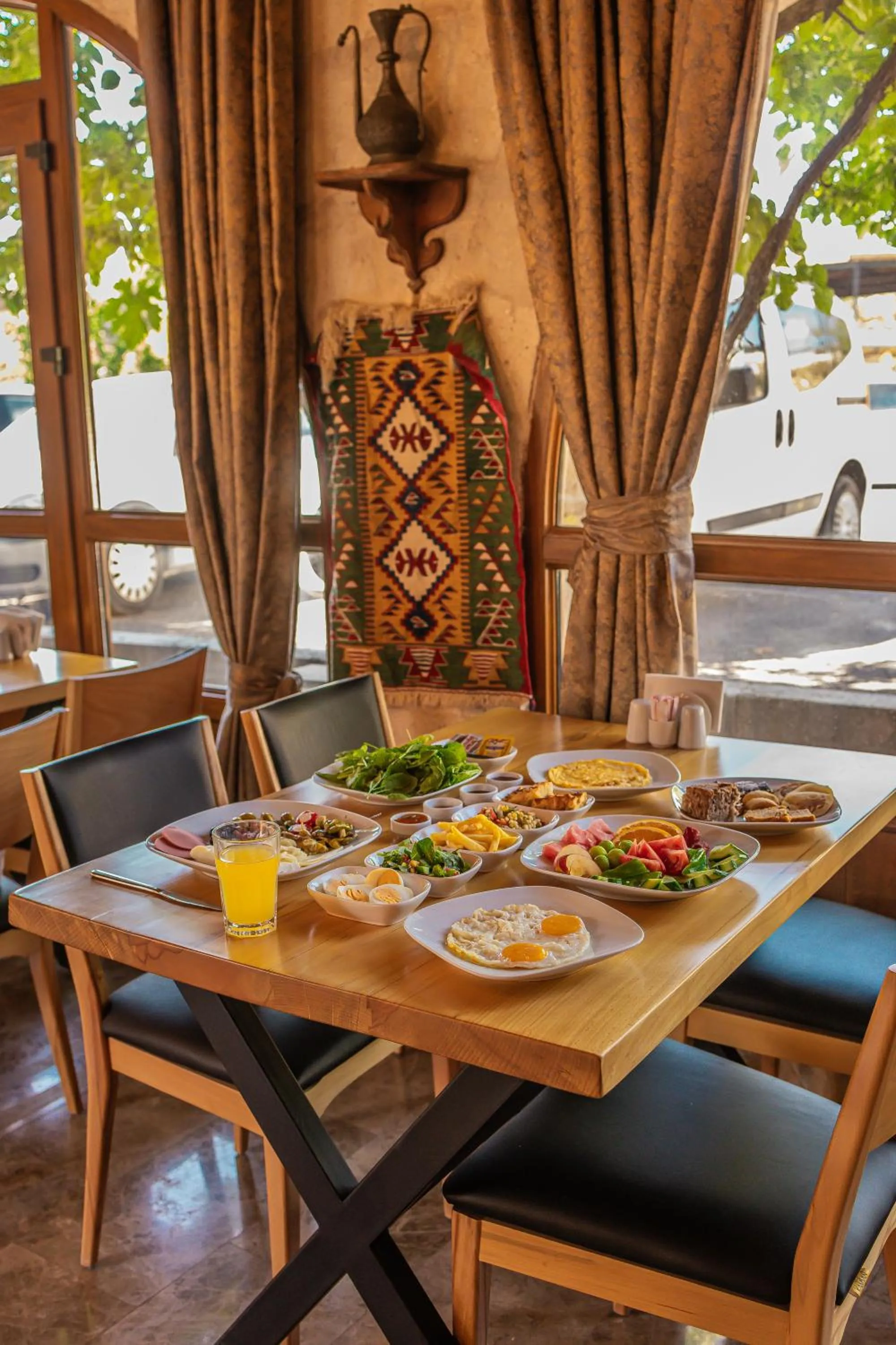 Breakfast in Cave Hotel Saksagan