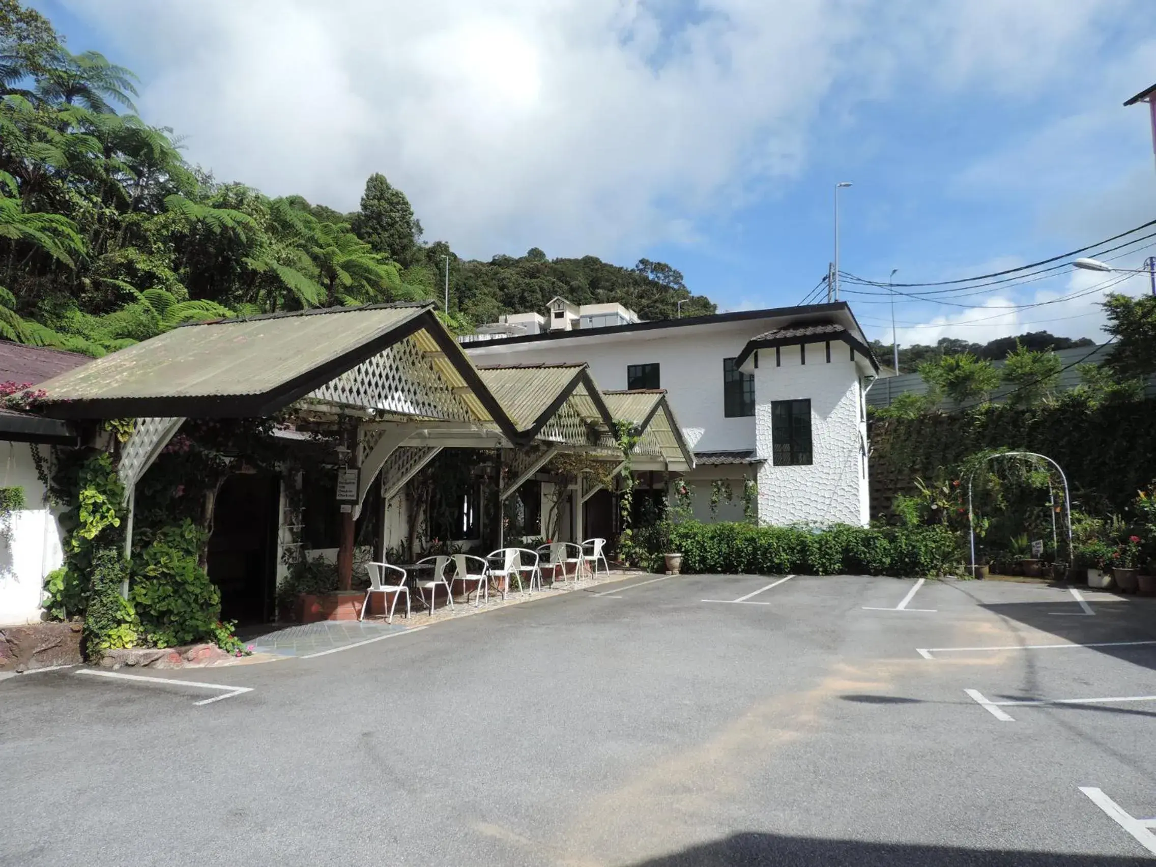 Property building in Cameronian Inn Property building in Cameronian Inn
