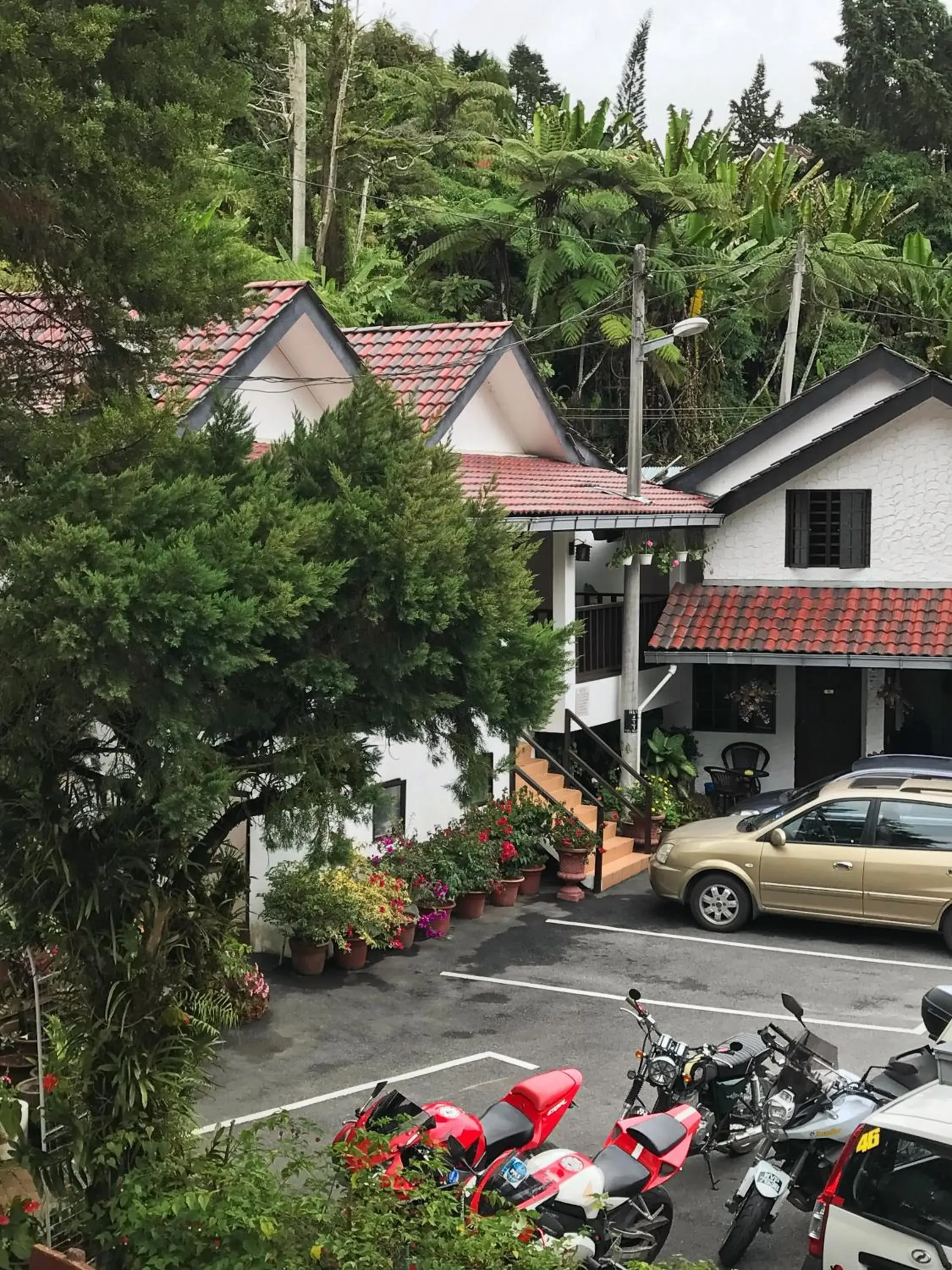 Property building in Cameronian Inn Property building in Cameronian Inn