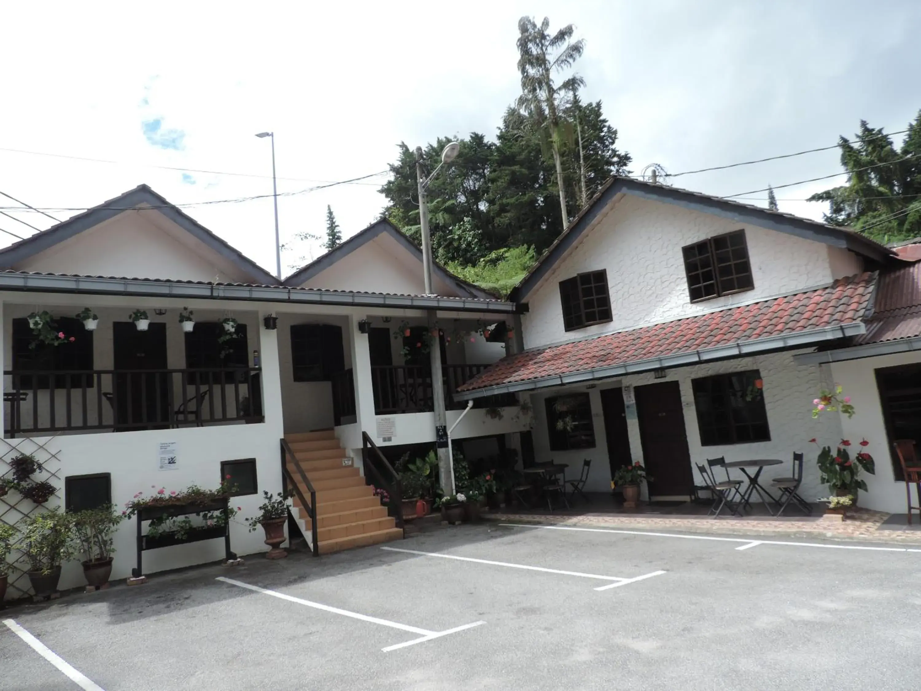 Property building in Cameronian Inn Property building in Cameronian Inn