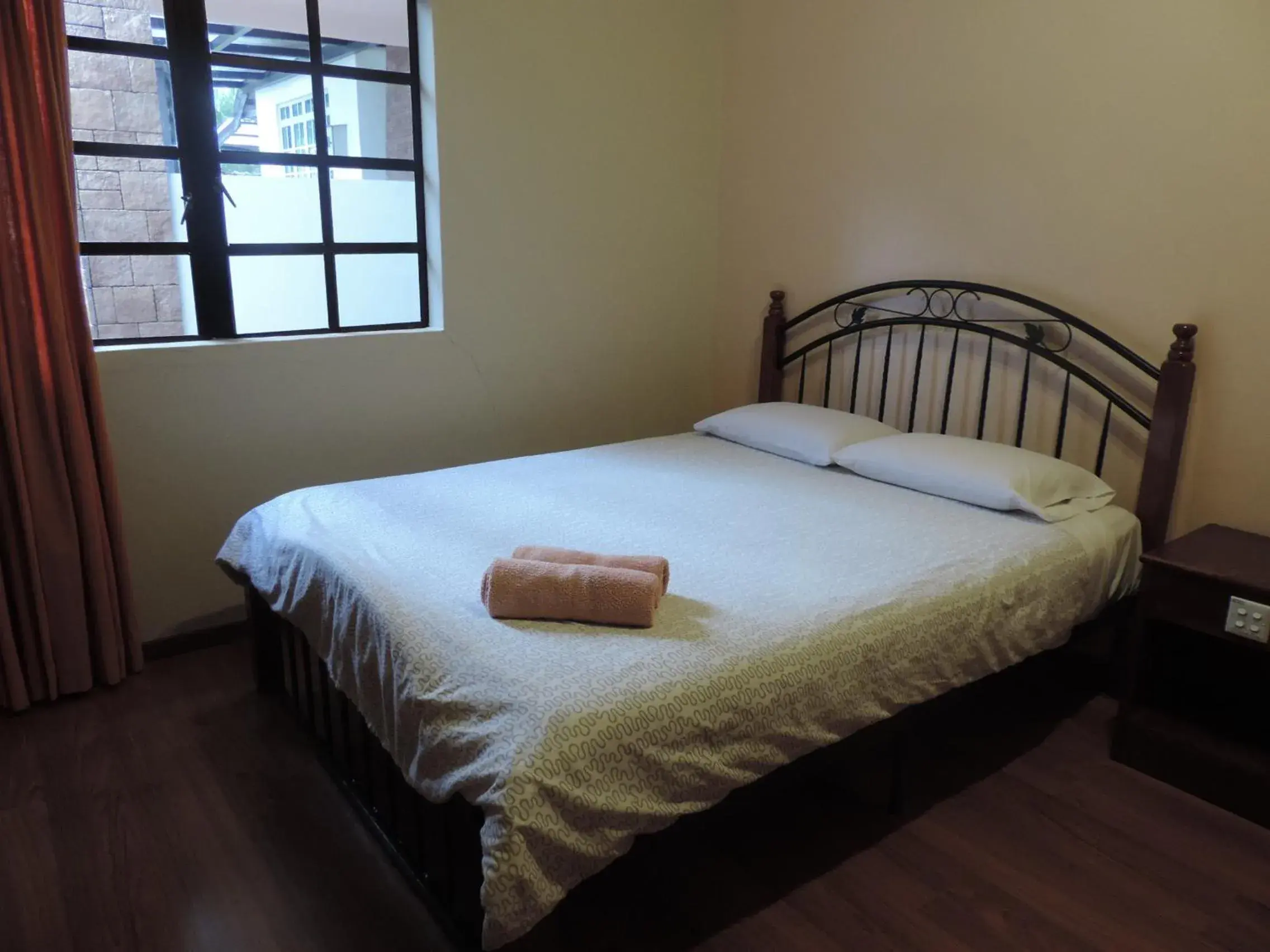Bedroom, Bed in Cameronian Inn Bedroom, Bed in Cameronian Inn